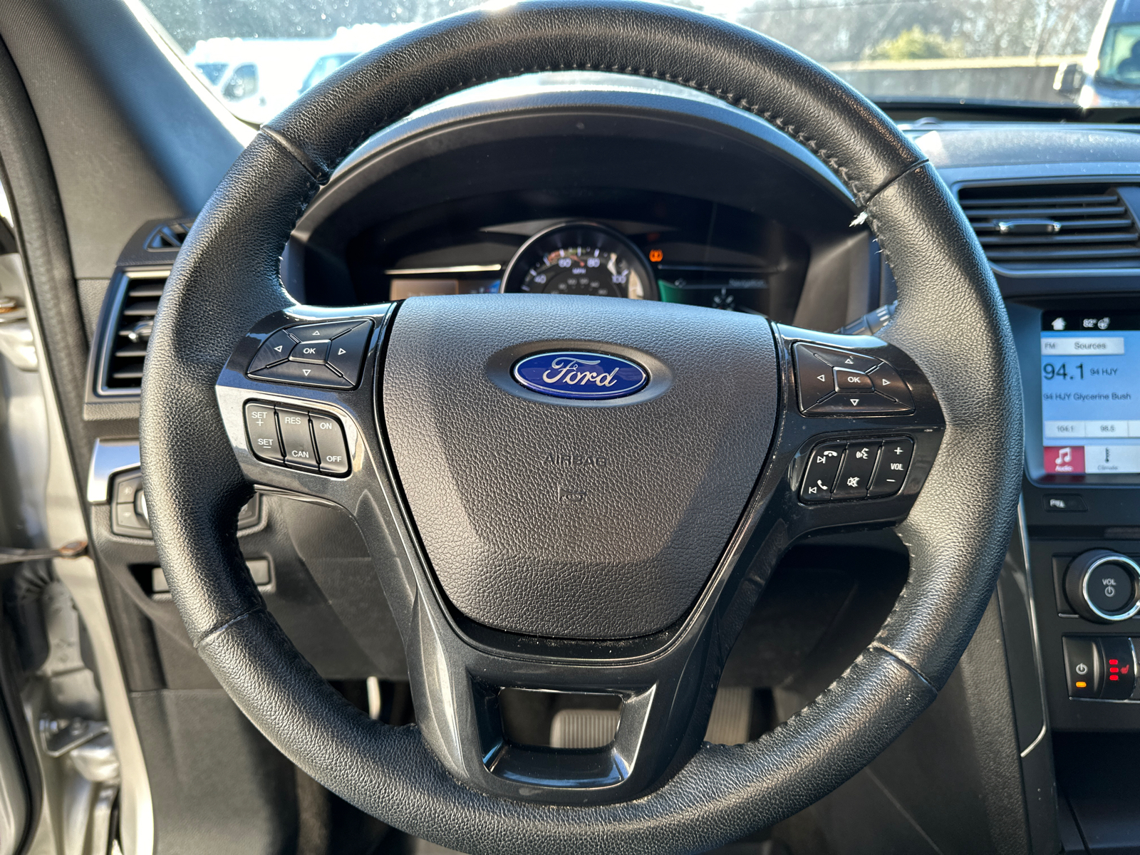 2018 Ford Explorer  24