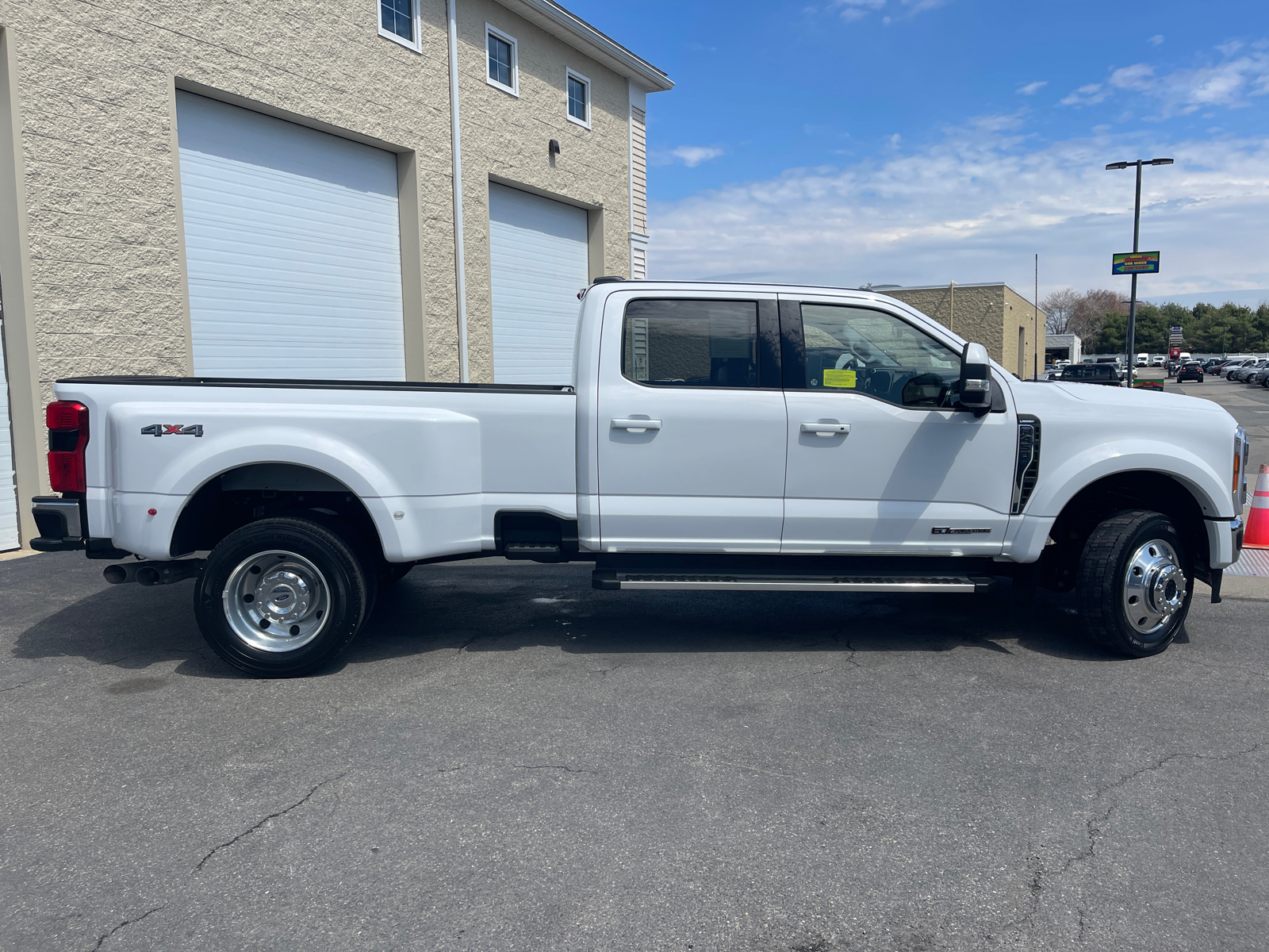 2023 Ford F-450SD Lariat 13