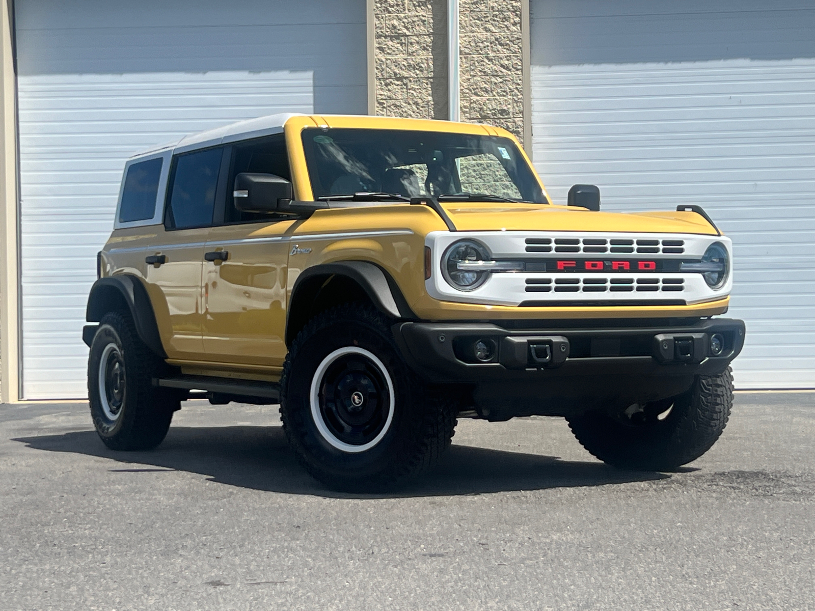 2023 Ford Bronco Heritage Limited Edition 1