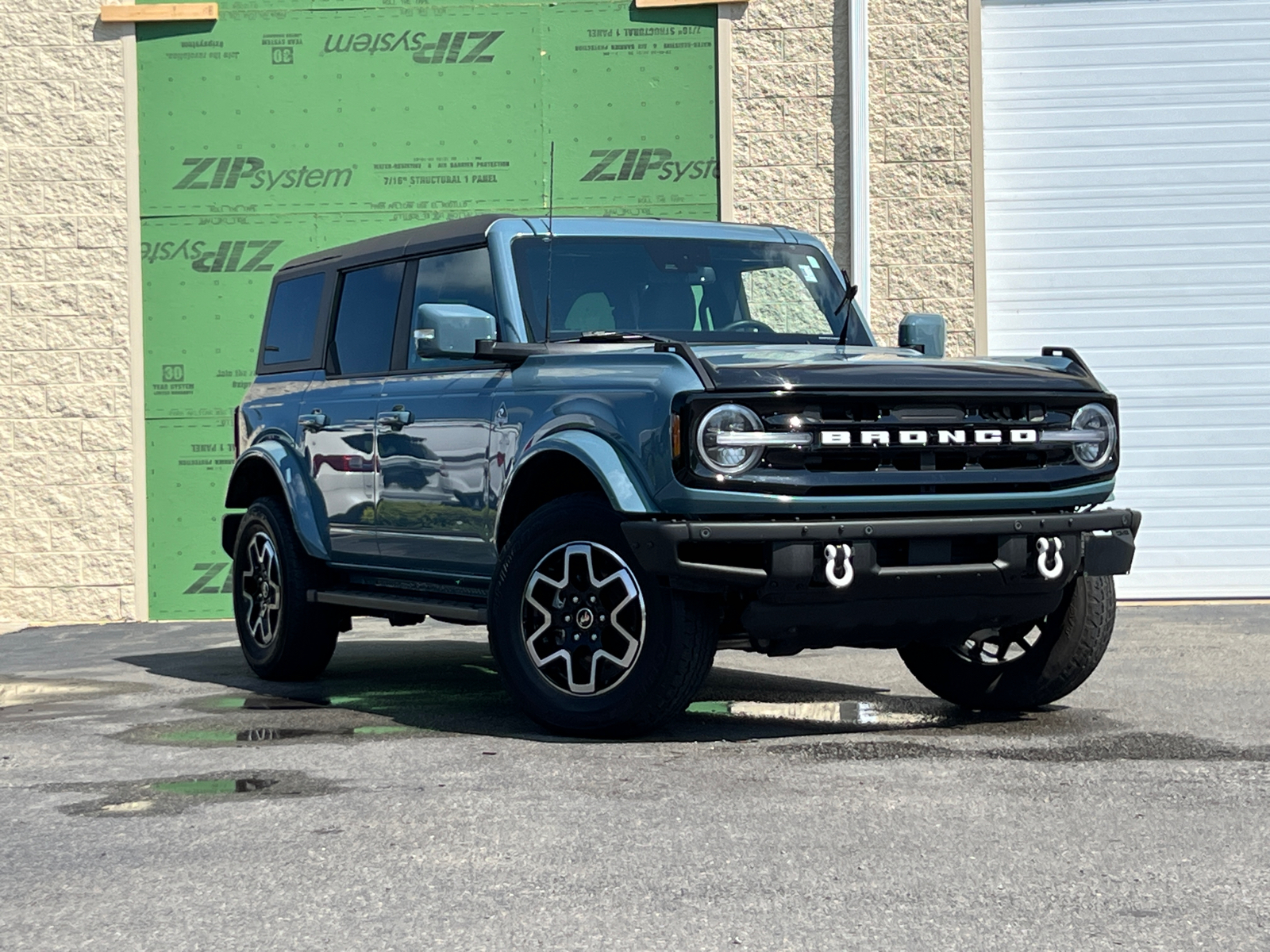 2022 Ford Bronco Outer Banks 2