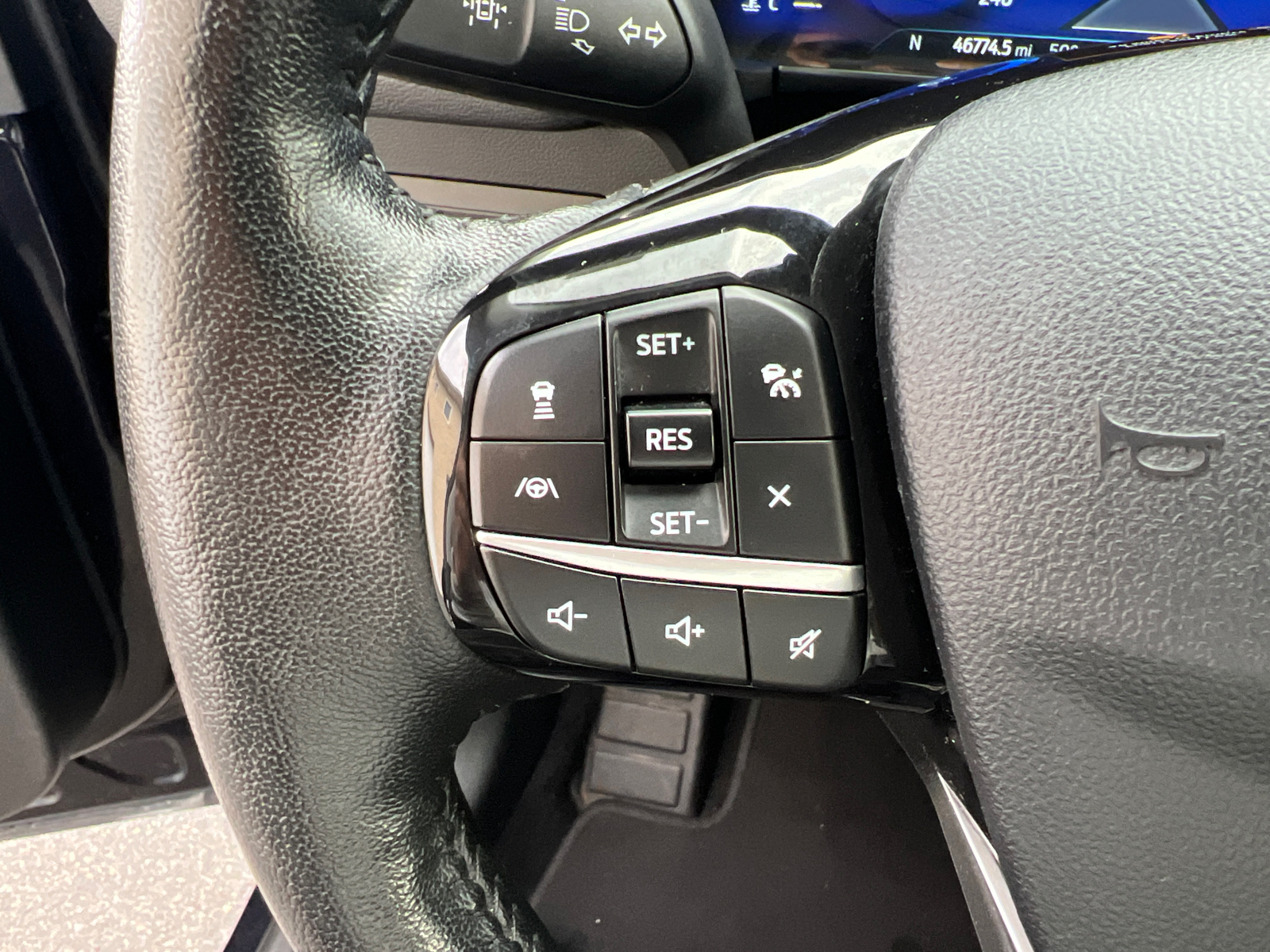 2021 Ford Escape Titanium Hybrid 24