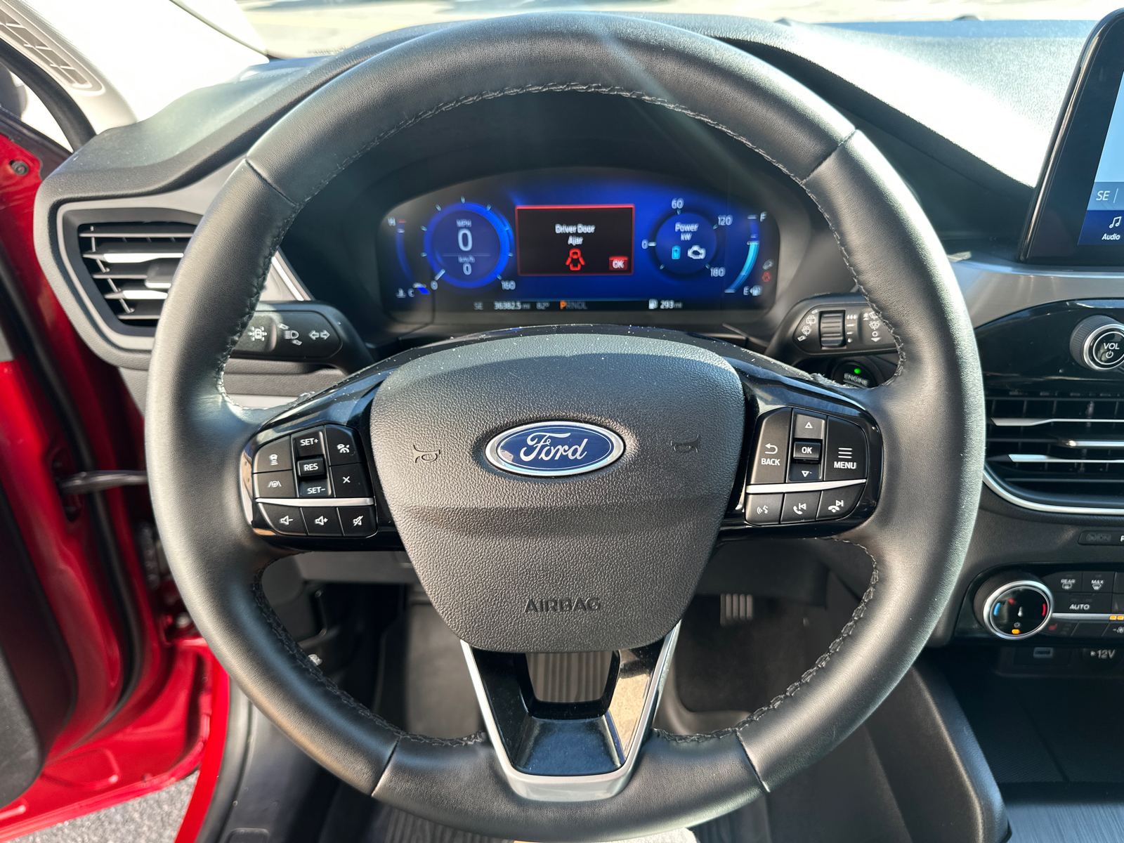 2022 Ford Escape Titanium Hybrid 22