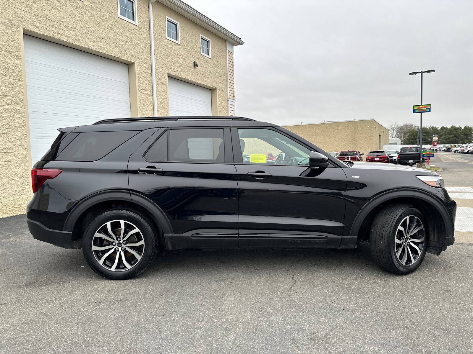 2023 Ford Explorer ST-Line 11