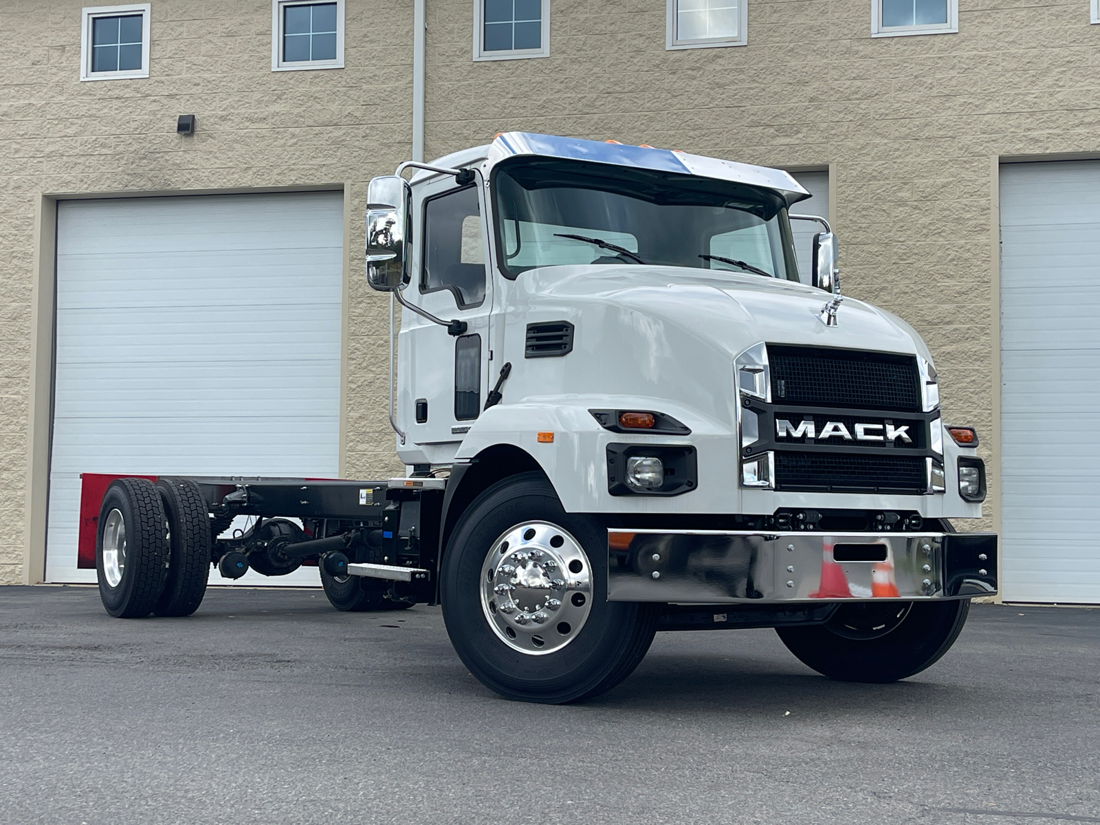 2023 Mack MD6 Utility Truck 1
