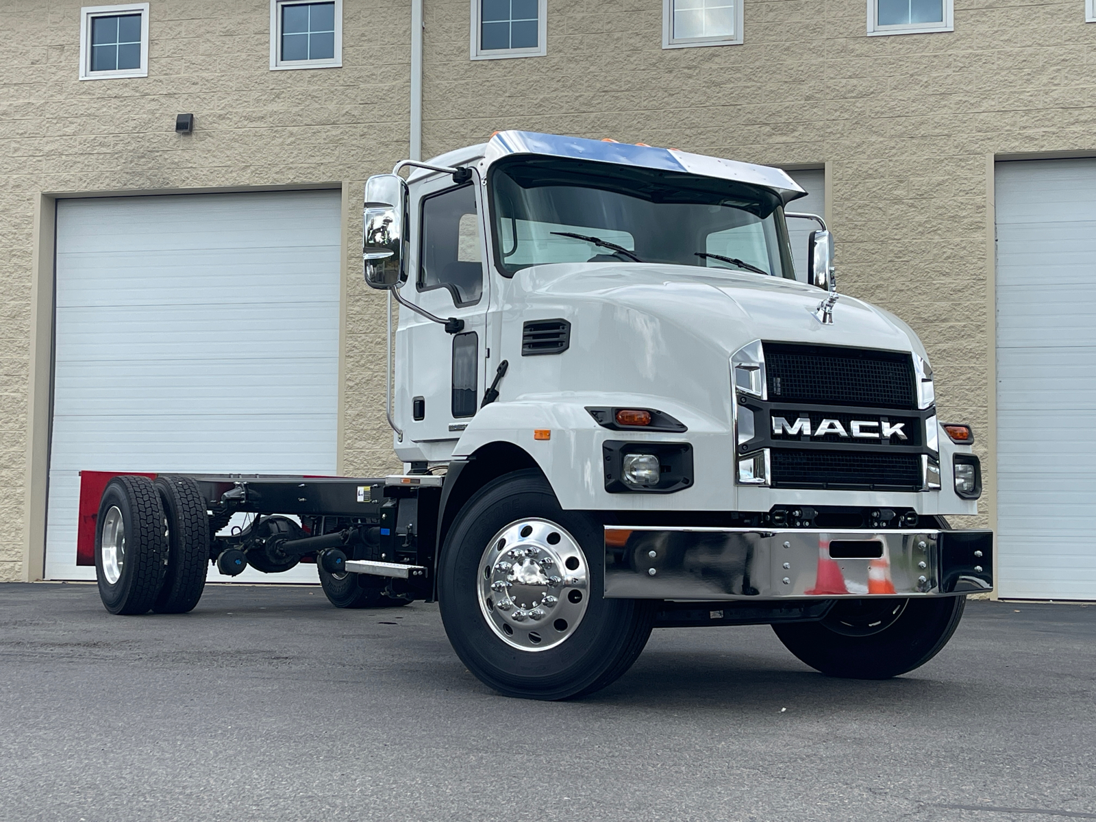 2023 Mack MD6 Utility Truck 2