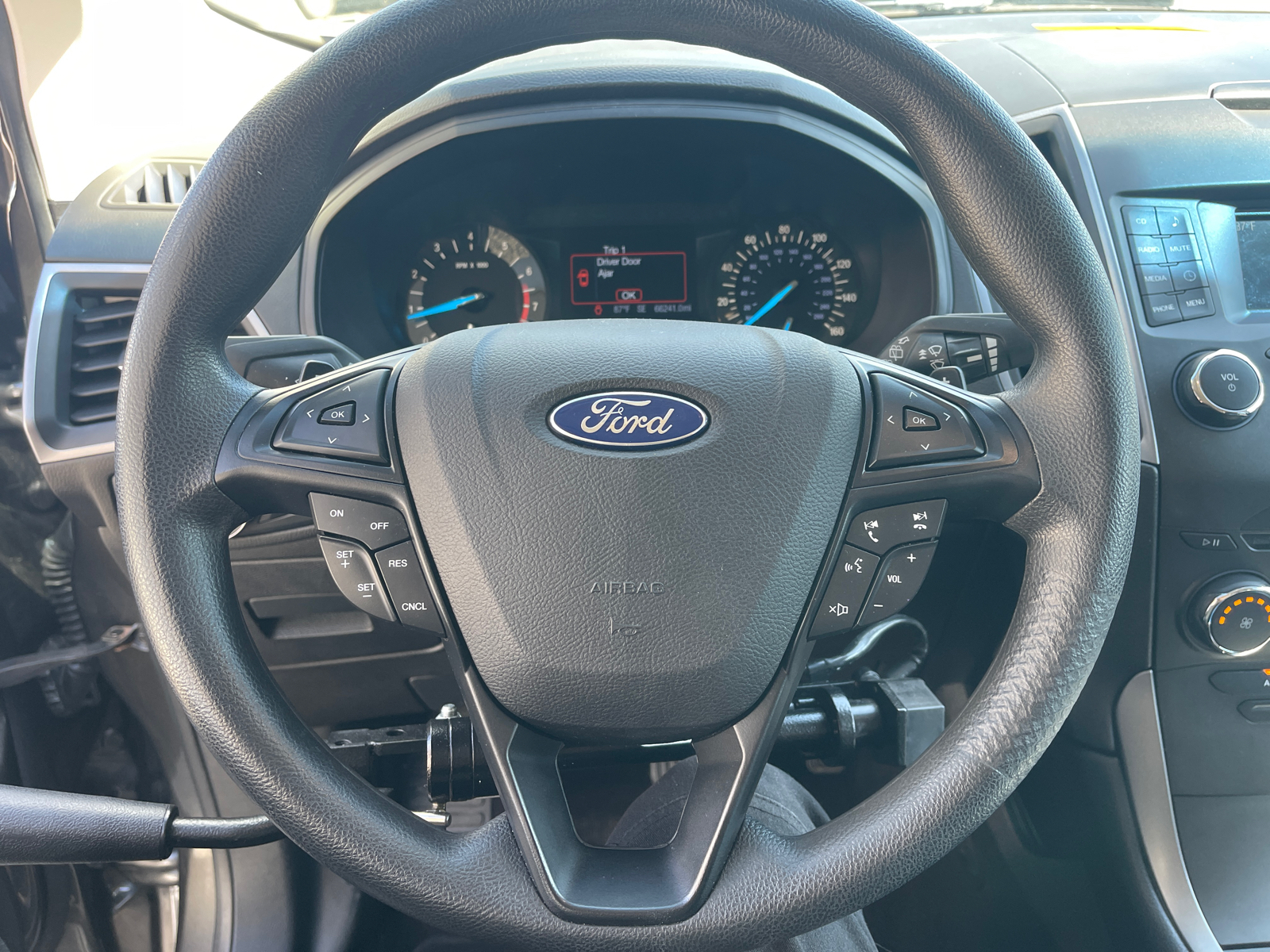 2017 Ford Edge SE 25