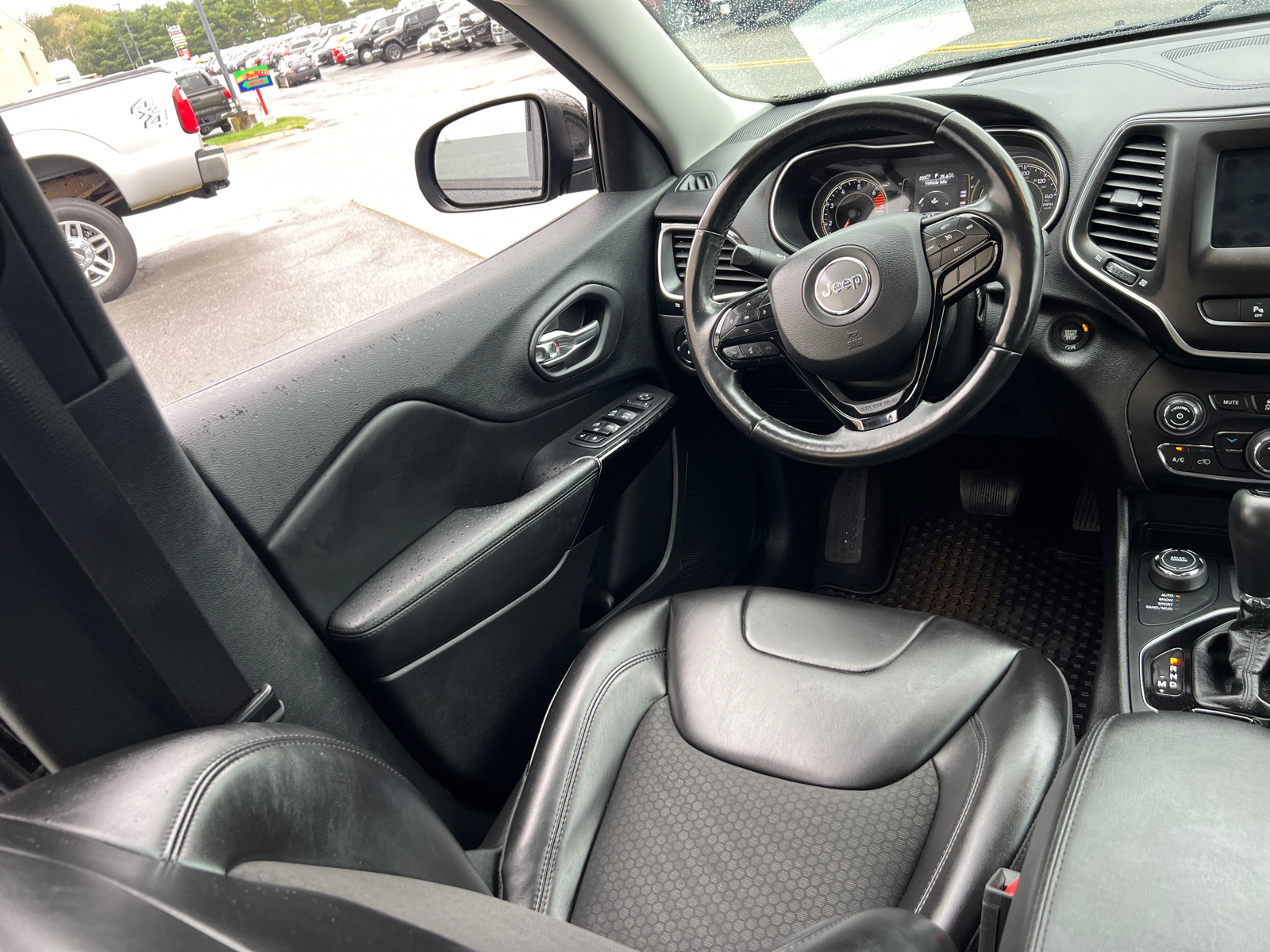 2019 Jeep Cherokee Latitude Plus 16