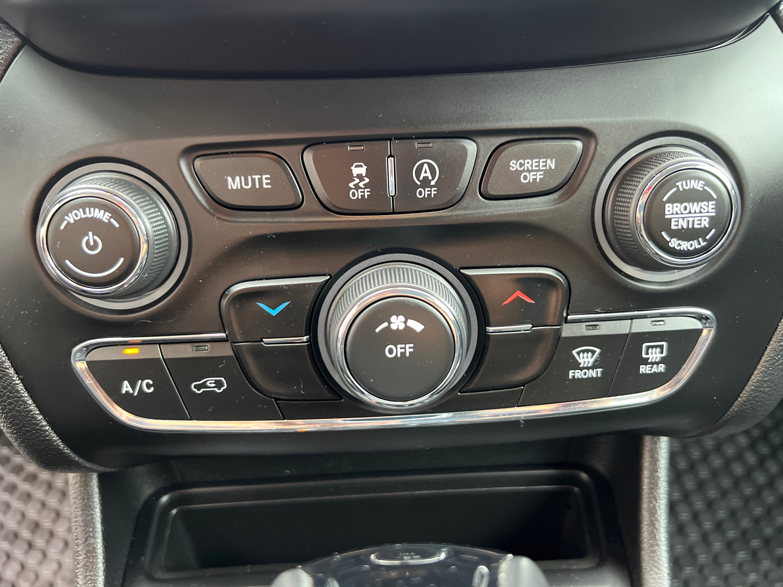 2019 Jeep Cherokee Latitude Plus 28