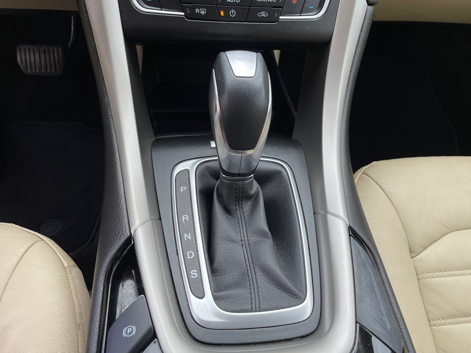 2016 Ford Fusion SE 30