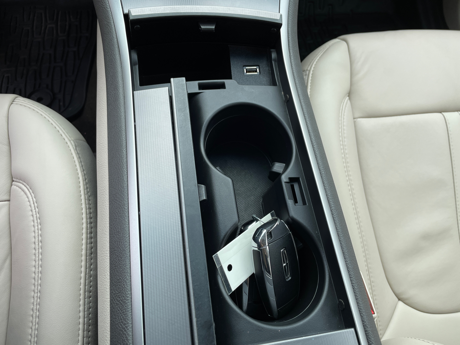 2019 Lincoln MKZ Hybrid Reserve 34
