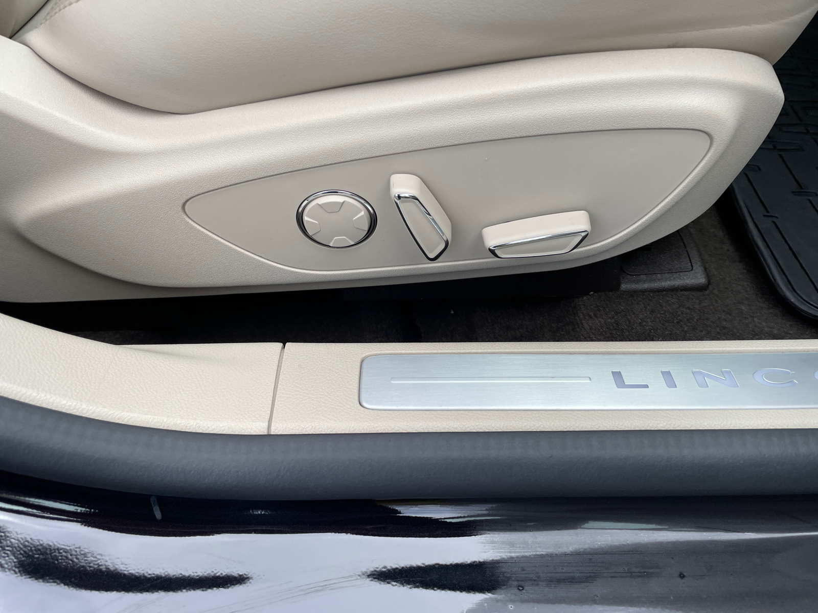 2019 Lincoln MKZ Hybrid Reserve 39