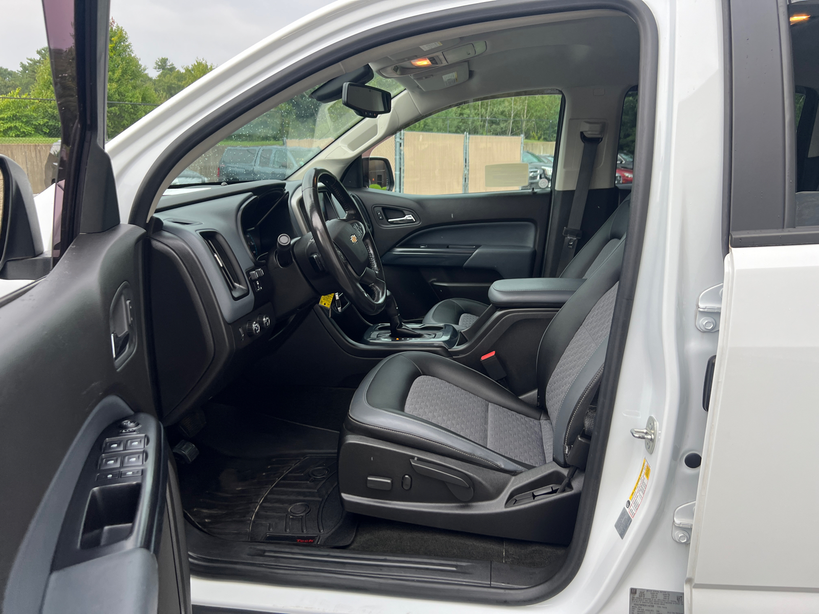 2017 Chevrolet Colorado Z71 30