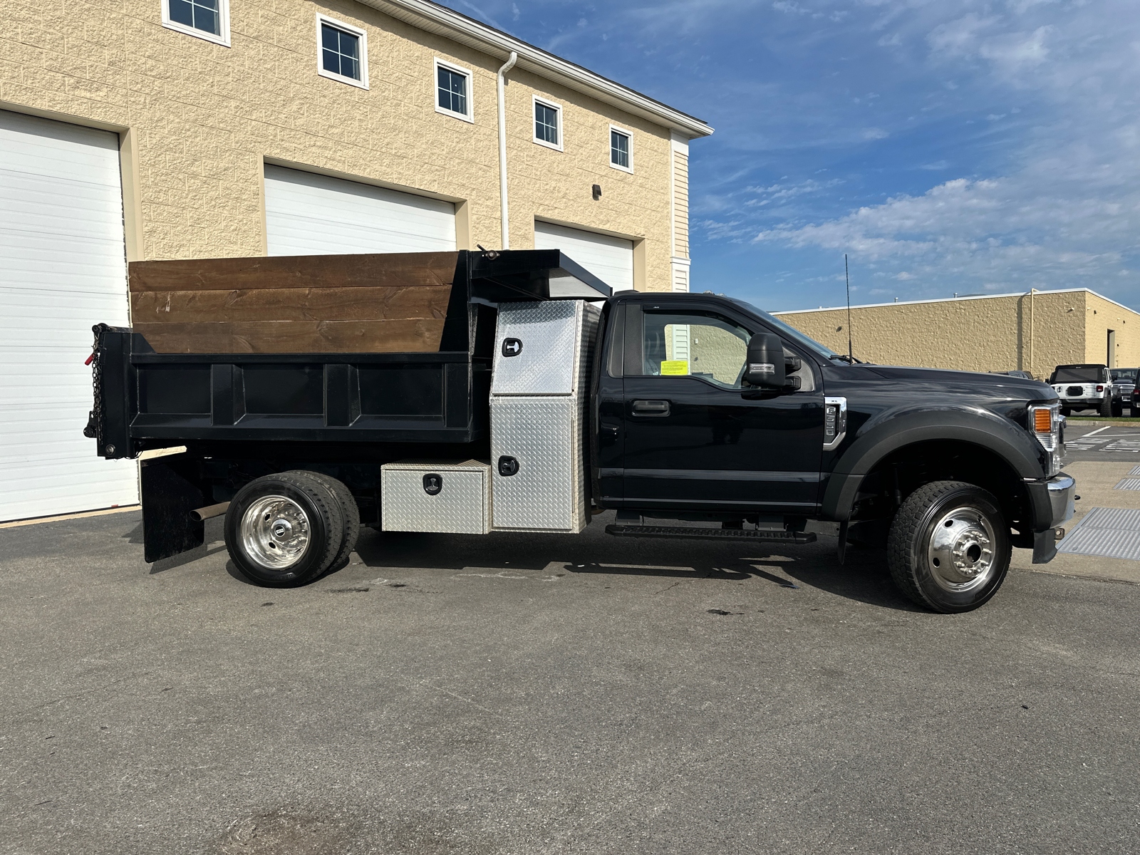 2022 Ford F-550SD XL 10