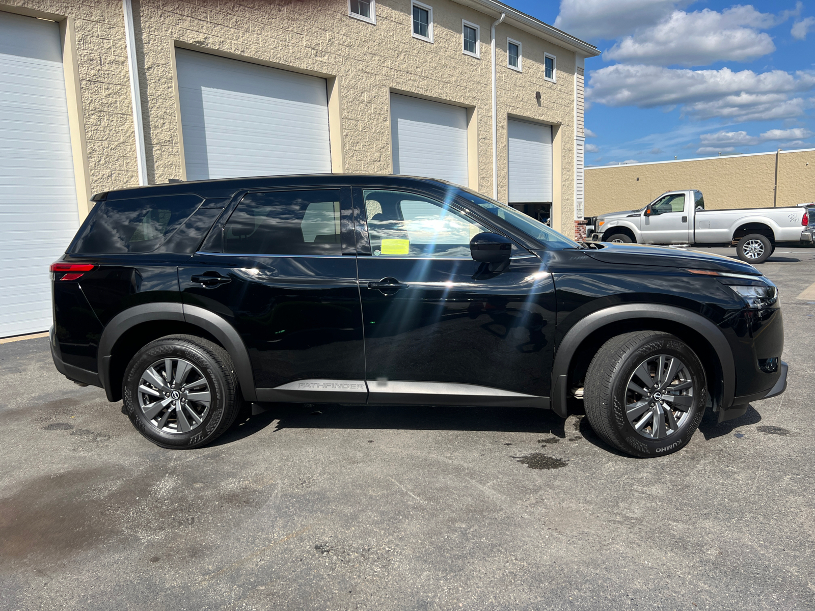 2023 Nissan Pathfinder S 11