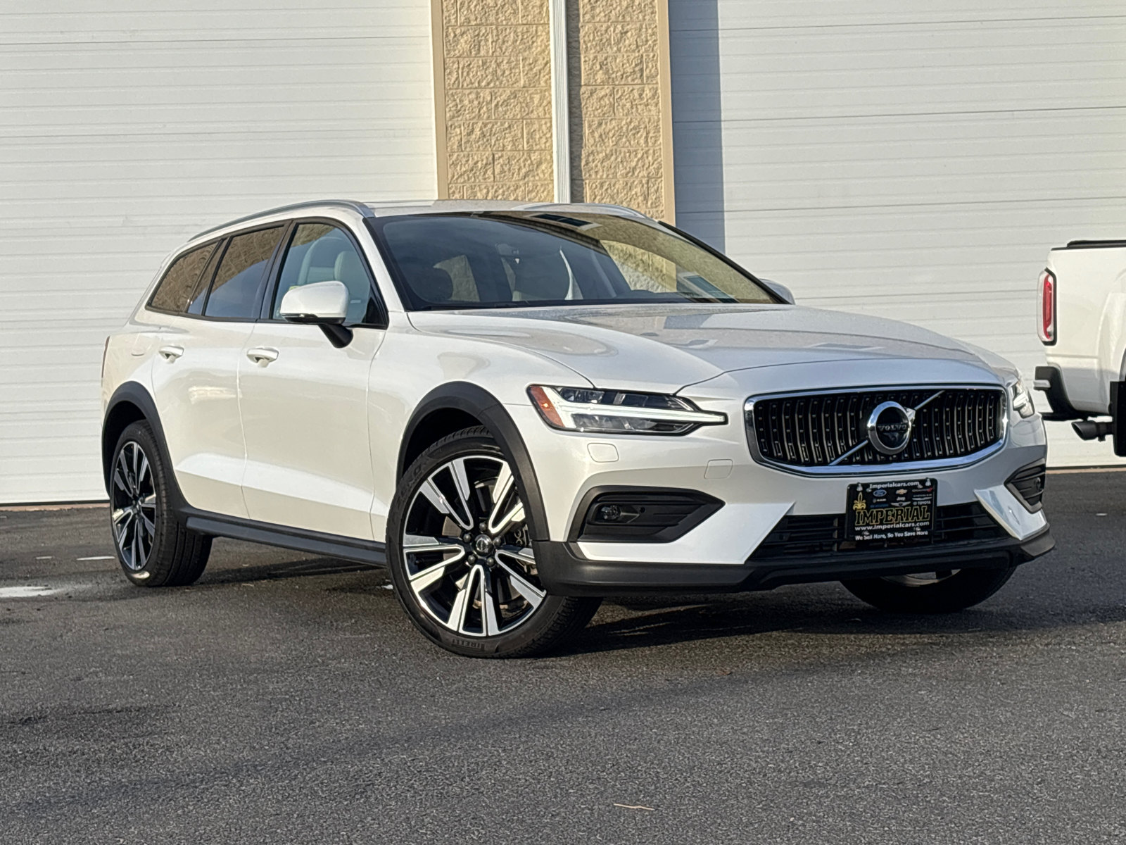 2022 Volvo V60 Cross Country T5 1