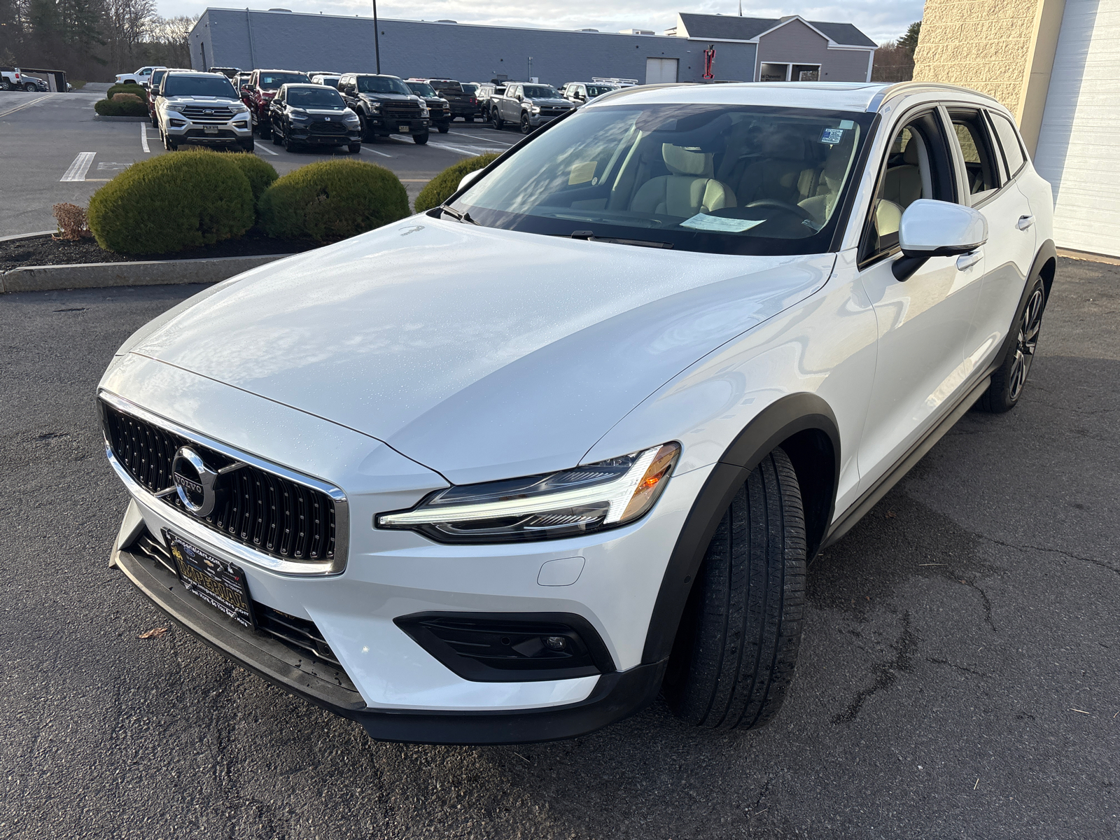 2022 Volvo V60 Cross Country T5 4