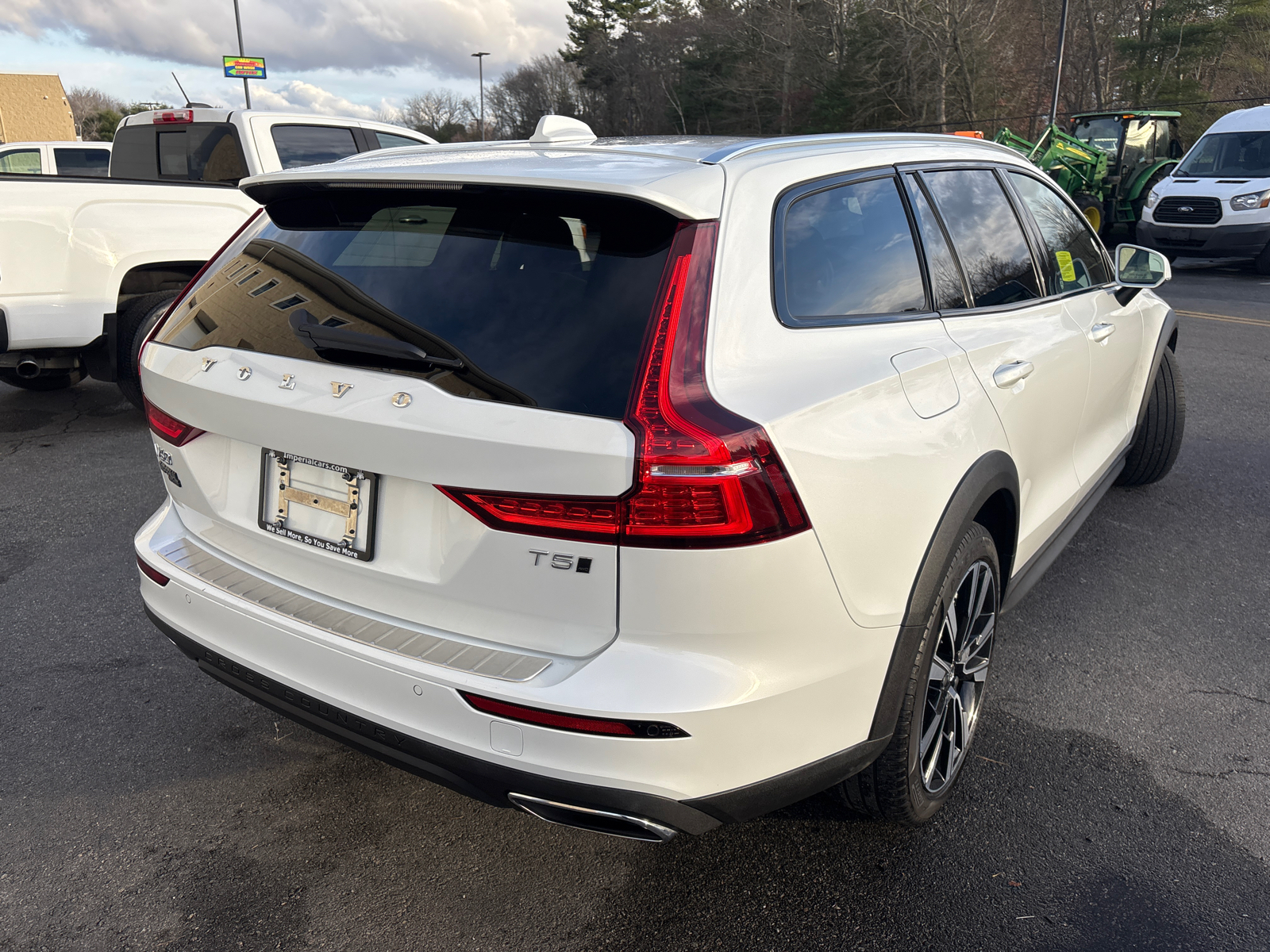 2022 Volvo V60 Cross Country T5 11