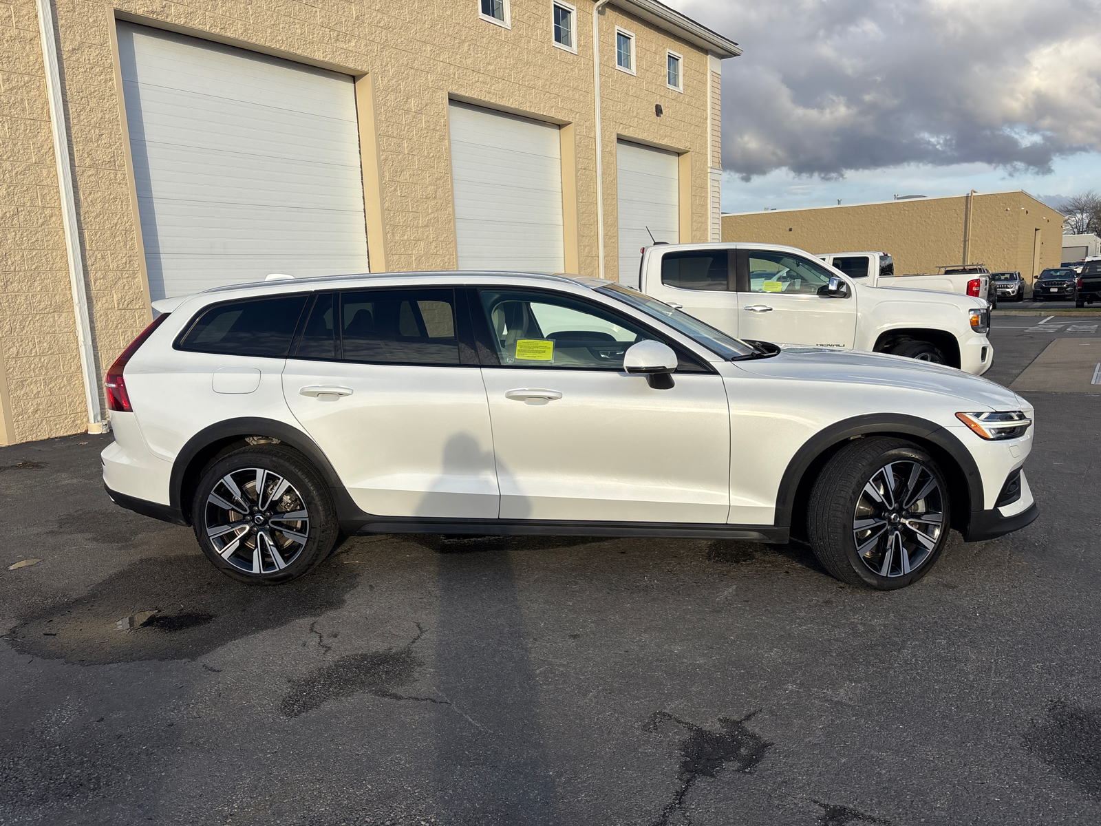 2022 Volvo V60 Cross Country T5 12