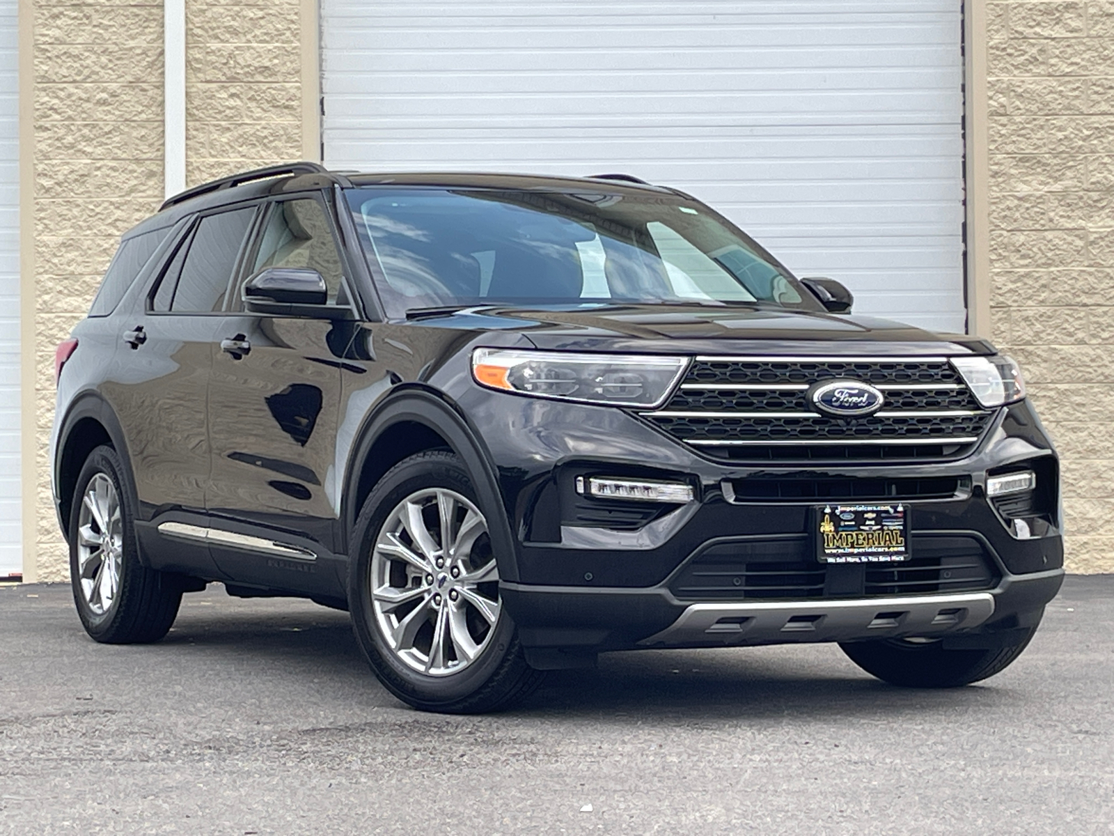 2023 Ford Explorer XLT 1