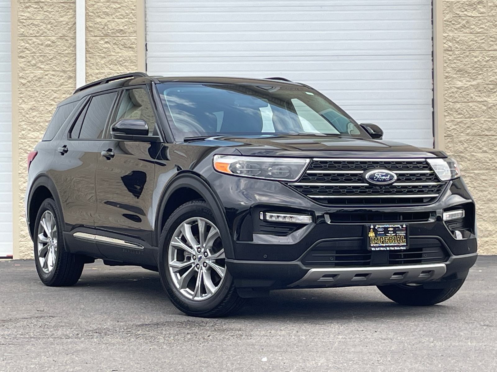 2023 Ford Explorer XLT 2