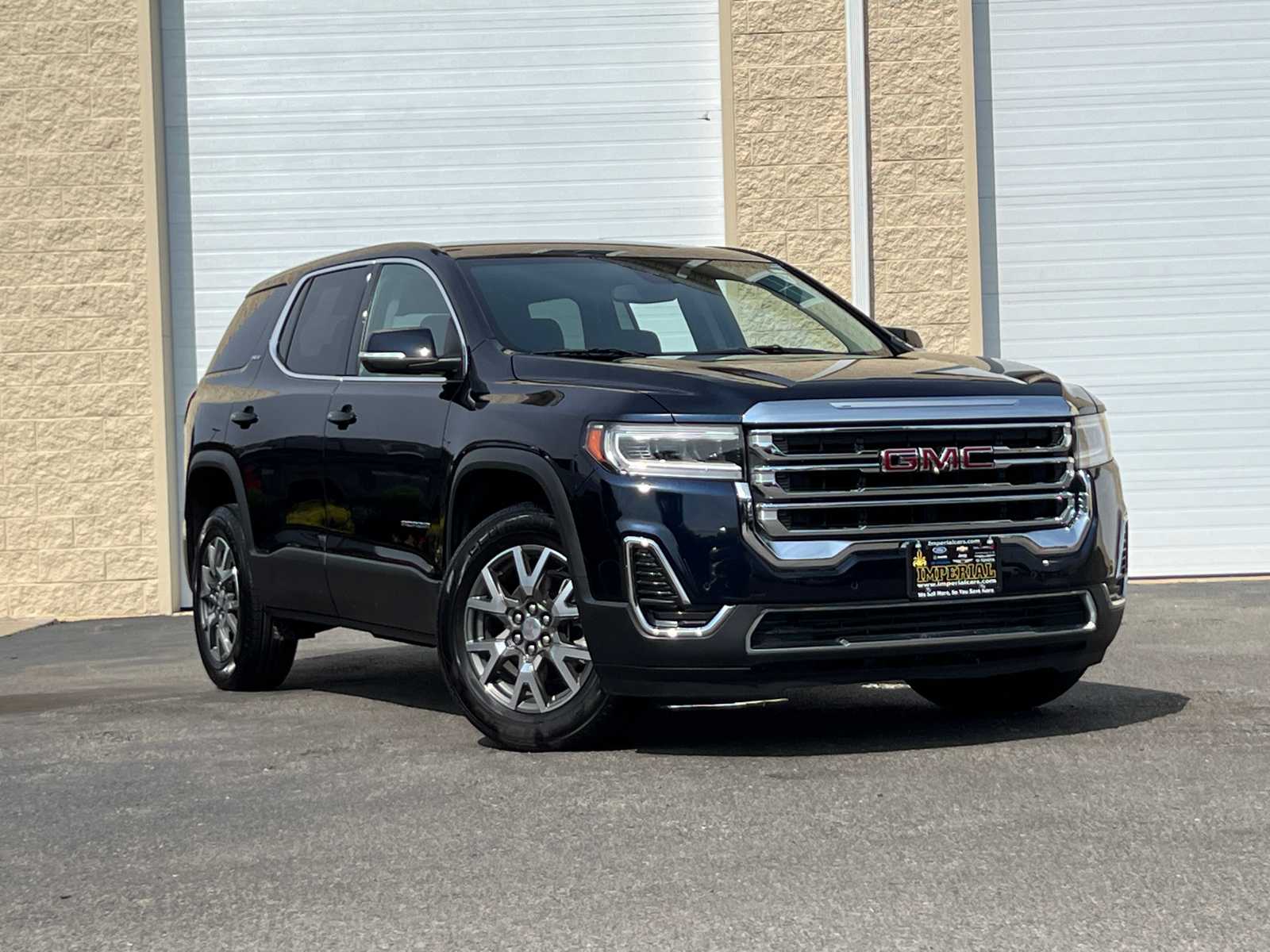 2022 GMC Acadia SLE 1