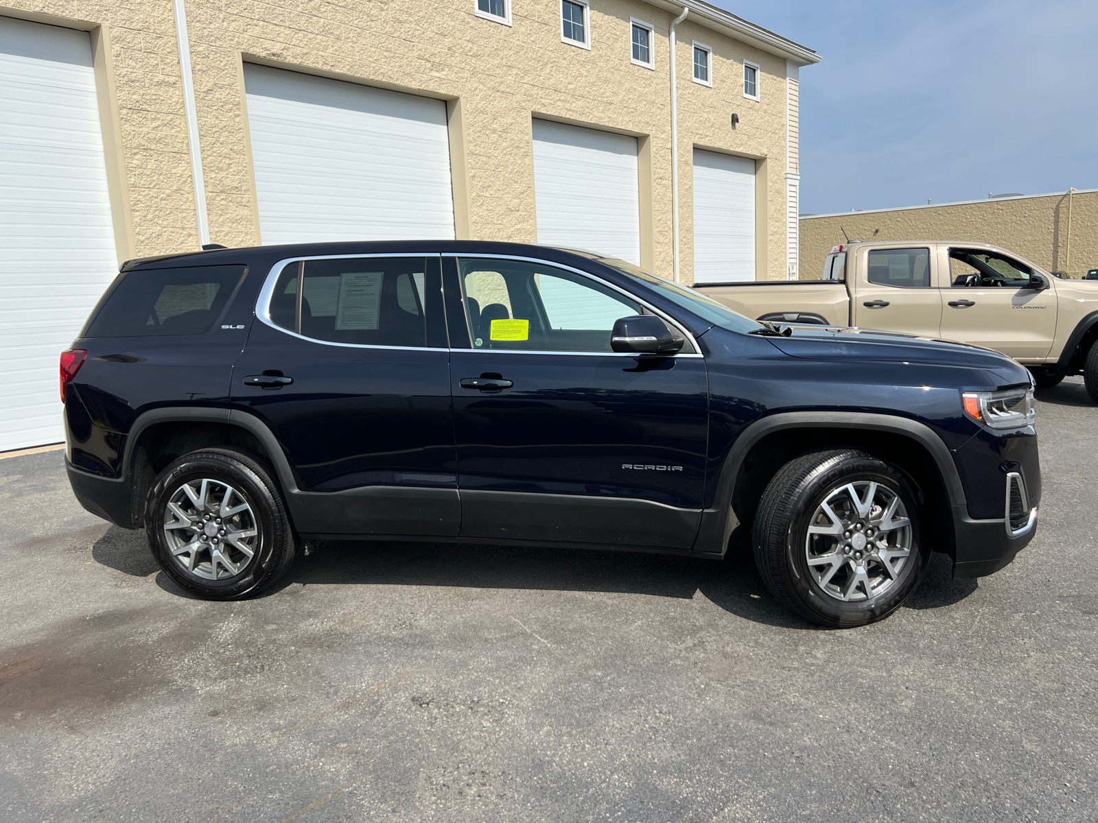 2022 GMC Acadia SLE 11