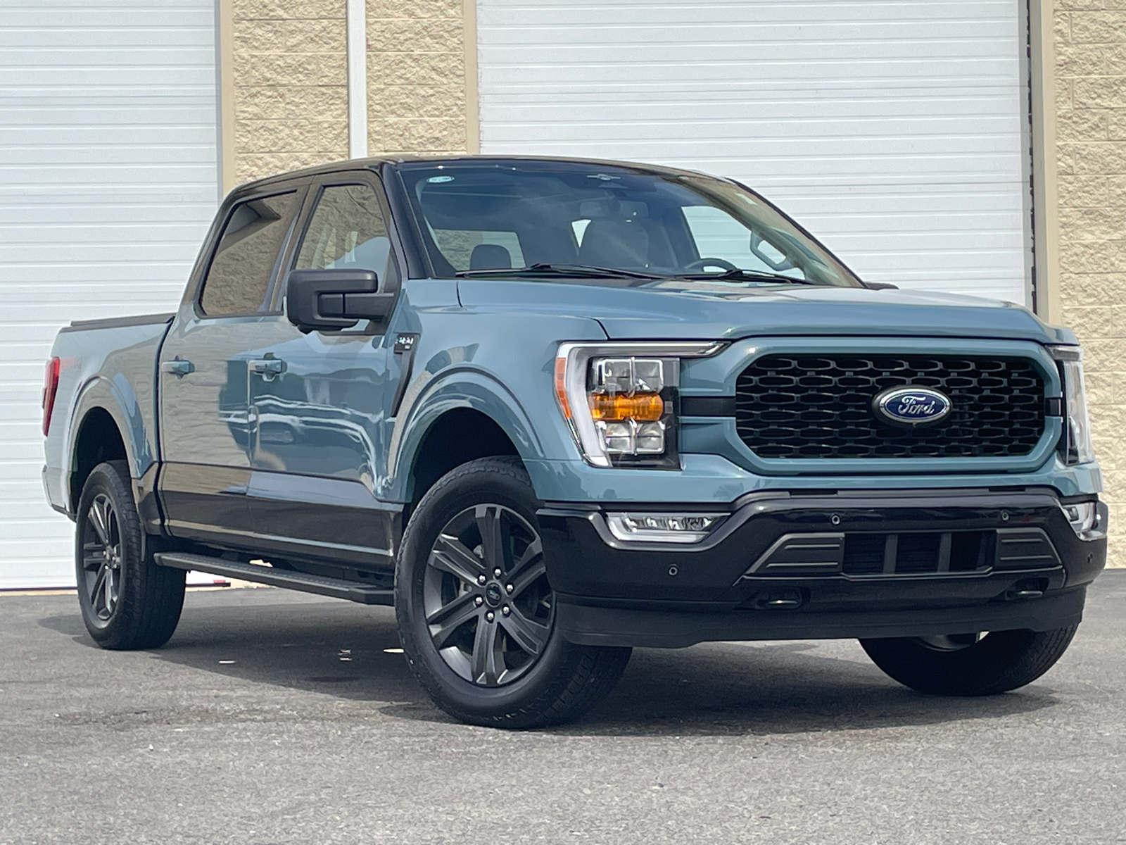 2023 Ford F-150 XLT 2