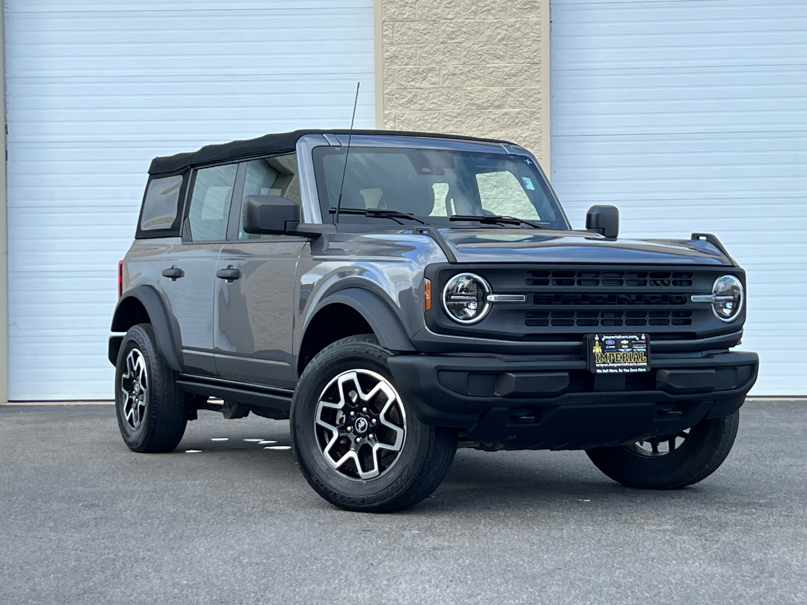 2022 Ford Bronco Base 1