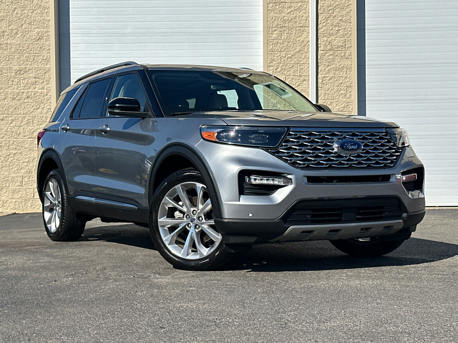 2023 Ford Explorer Platinum 1