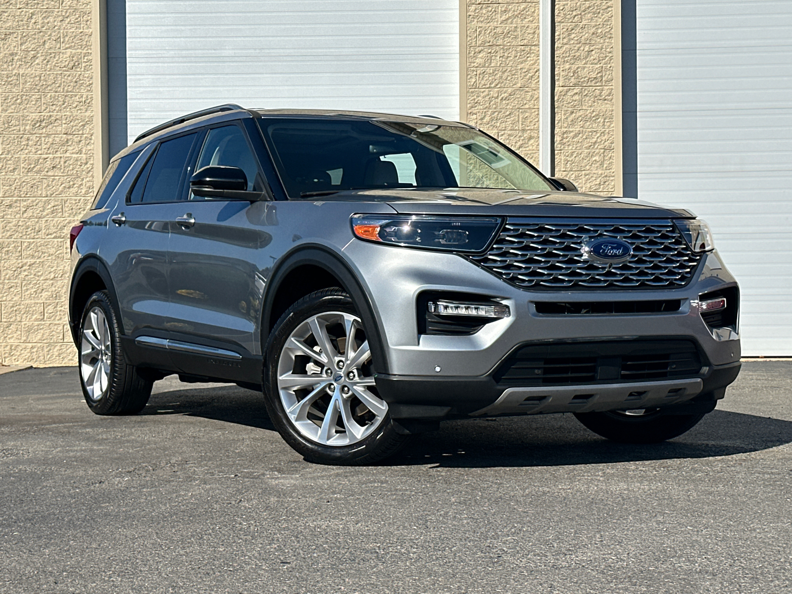 2023 Ford Explorer Platinum 2