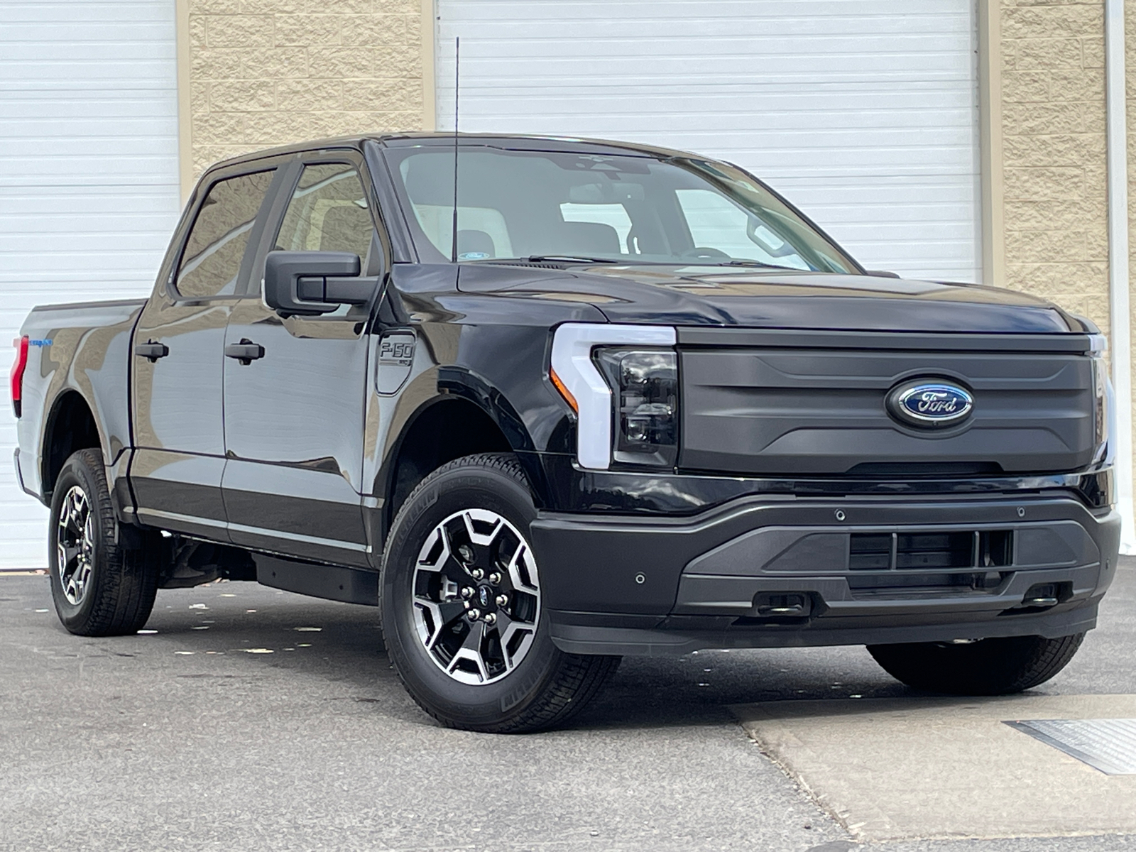 2023 Ford F-150 Lightning Pro 2