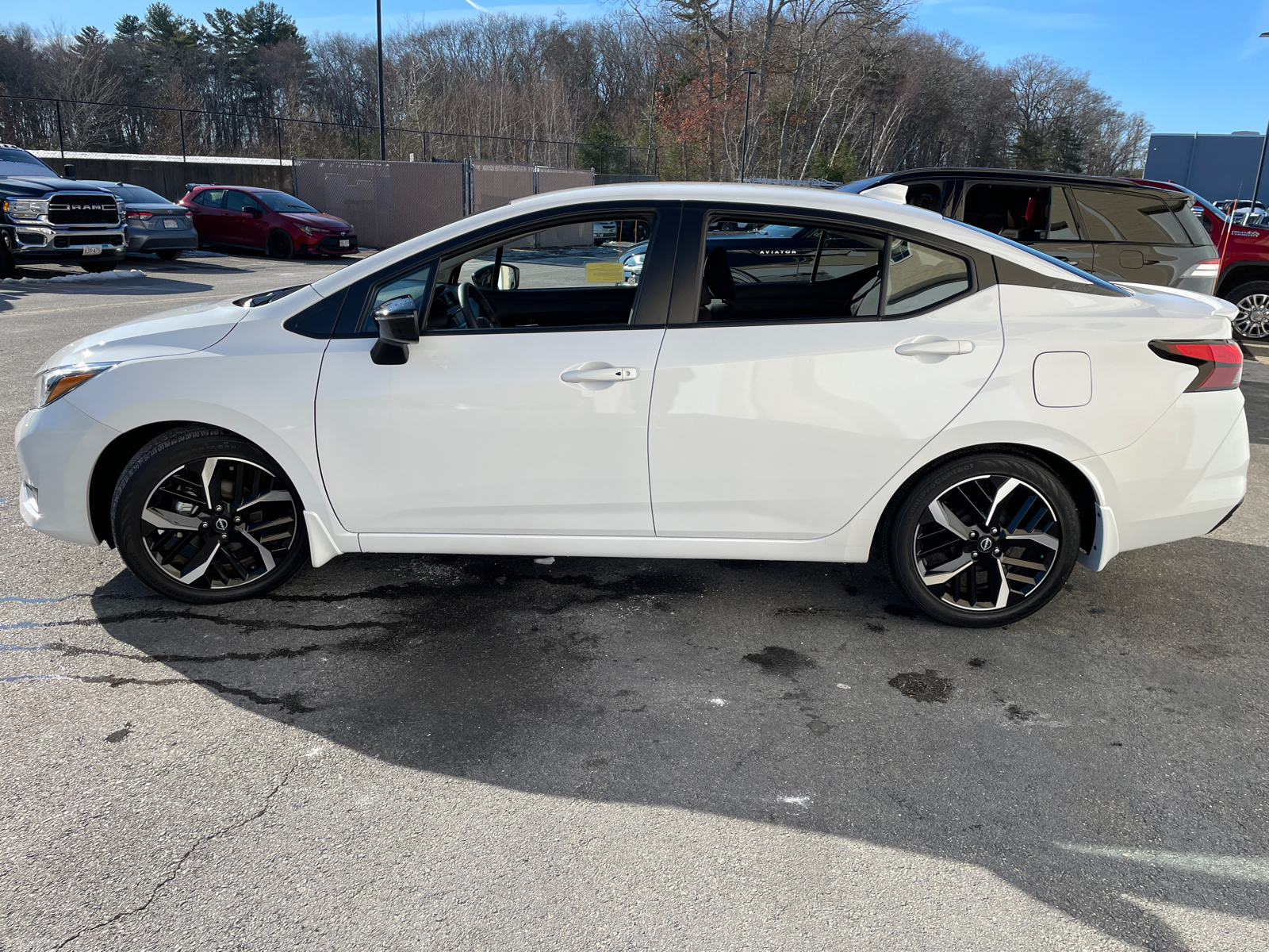 2023 Nissan Versa 1.6 SR 5