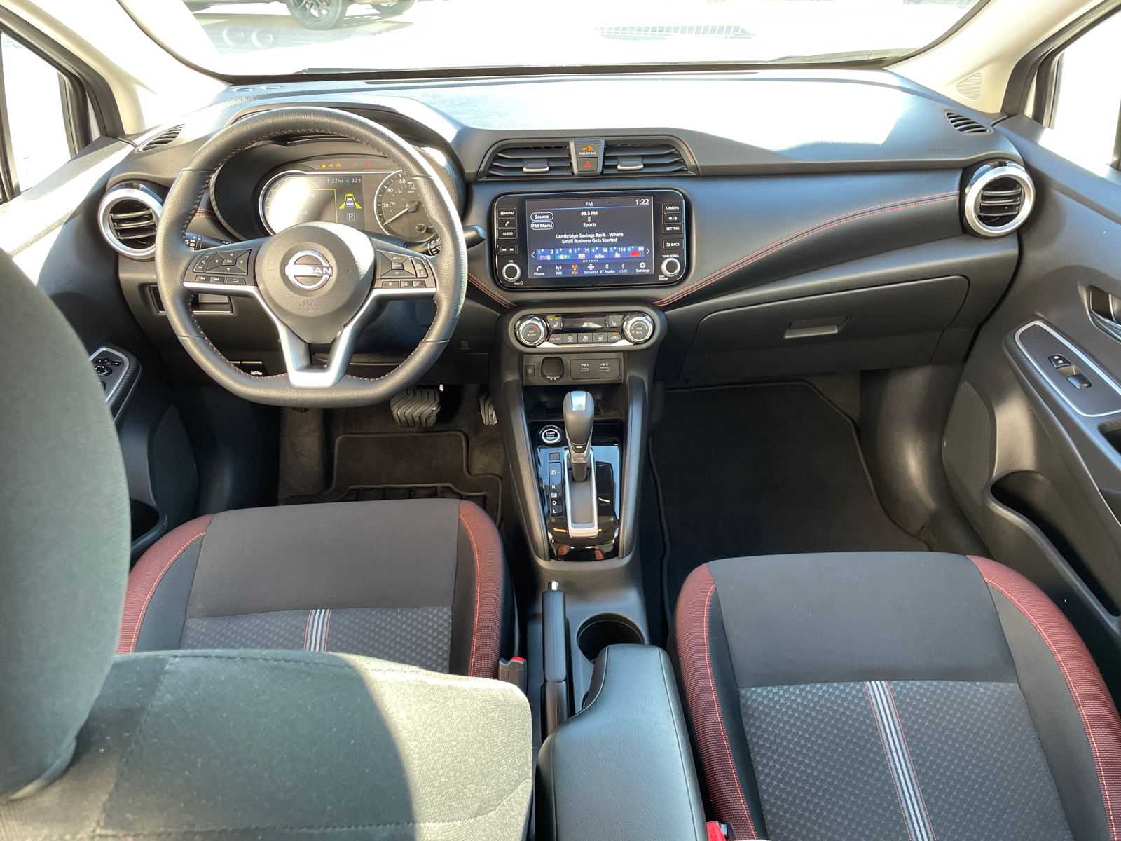 2023 Nissan Versa 1.6 SR 17