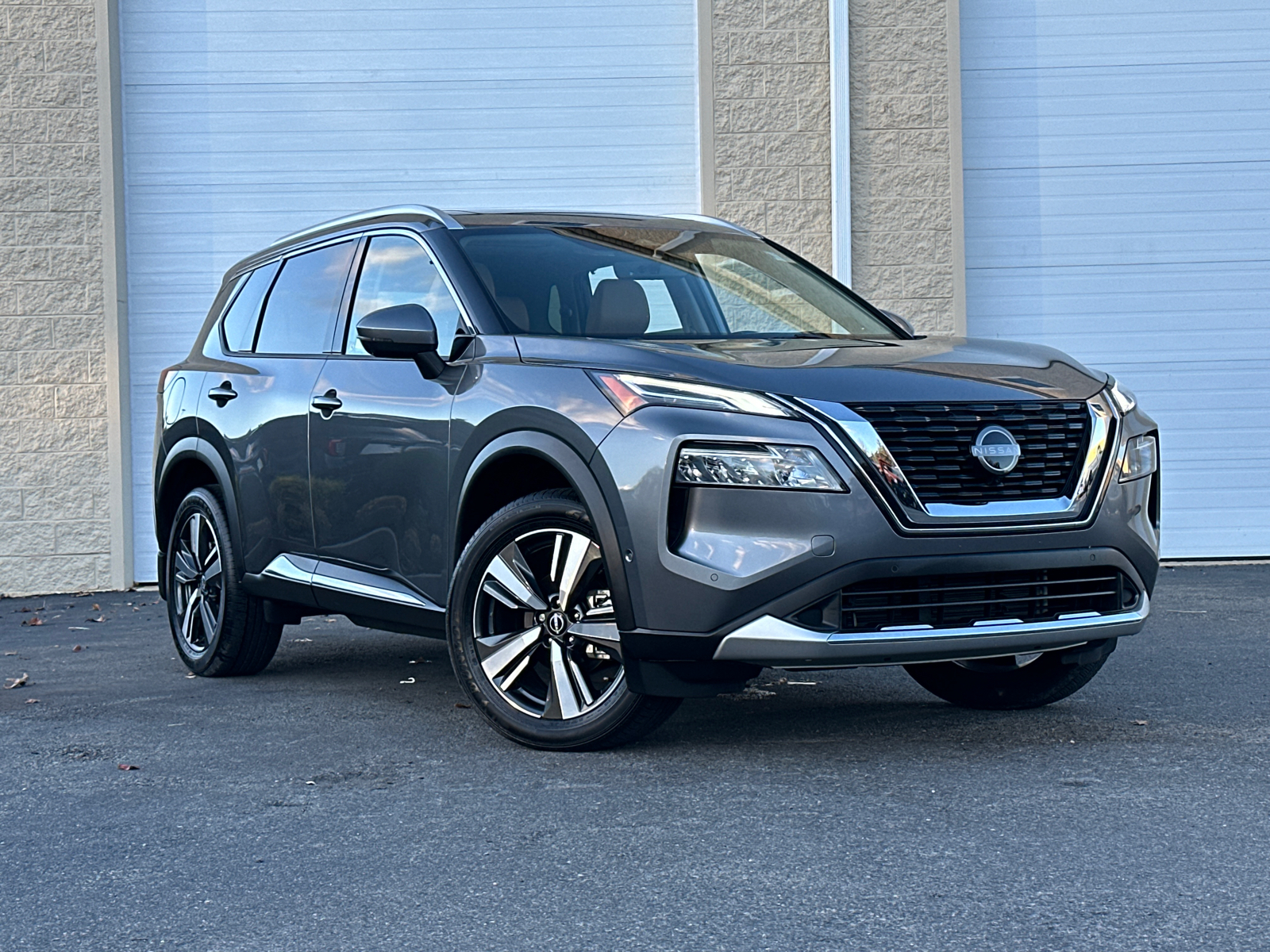 2023 Nissan Rogue Platinum 1