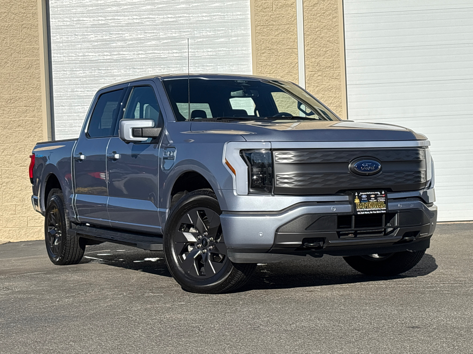 2022 Ford F-150 Lightning Lariat 1