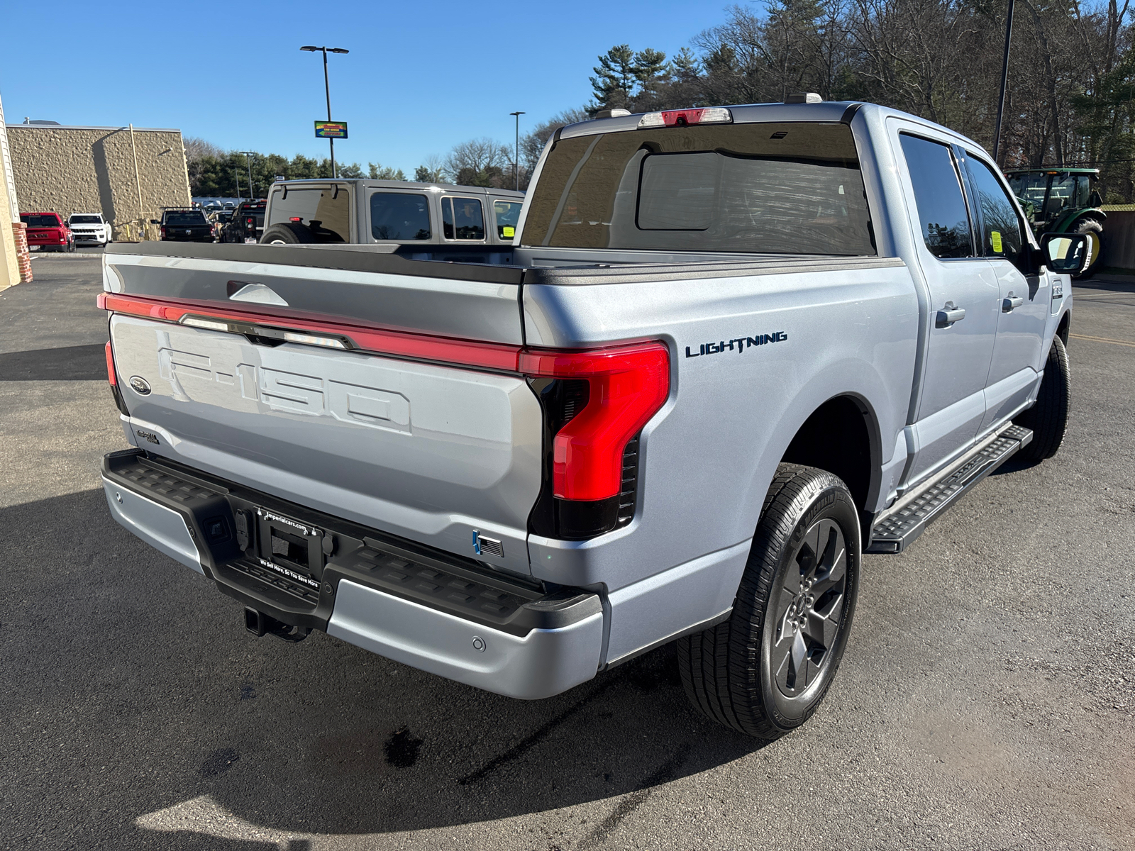 2022 Ford F-150 Lightning Lariat 10