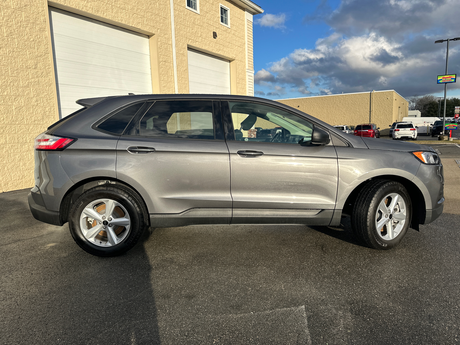 2024 Ford Edge SE 11