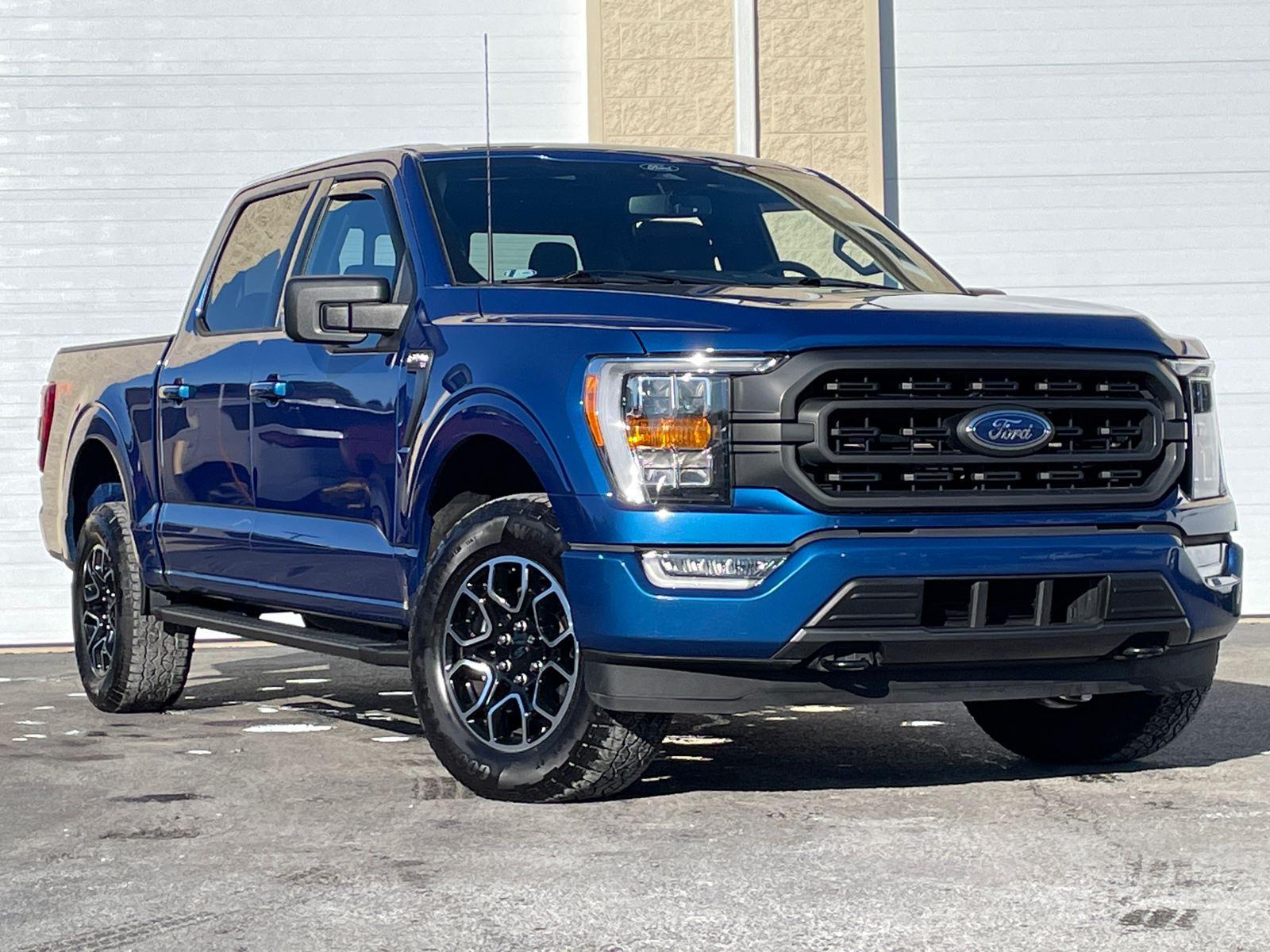 2022 Ford F-150 XLT 2