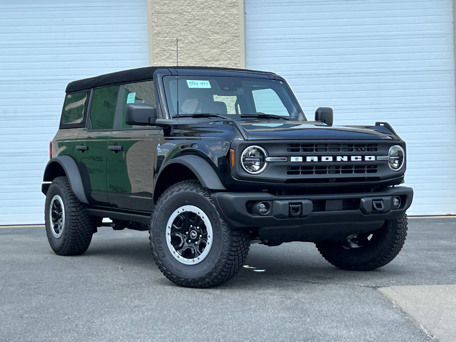 2024 Ford Bronco Black Diamond 1