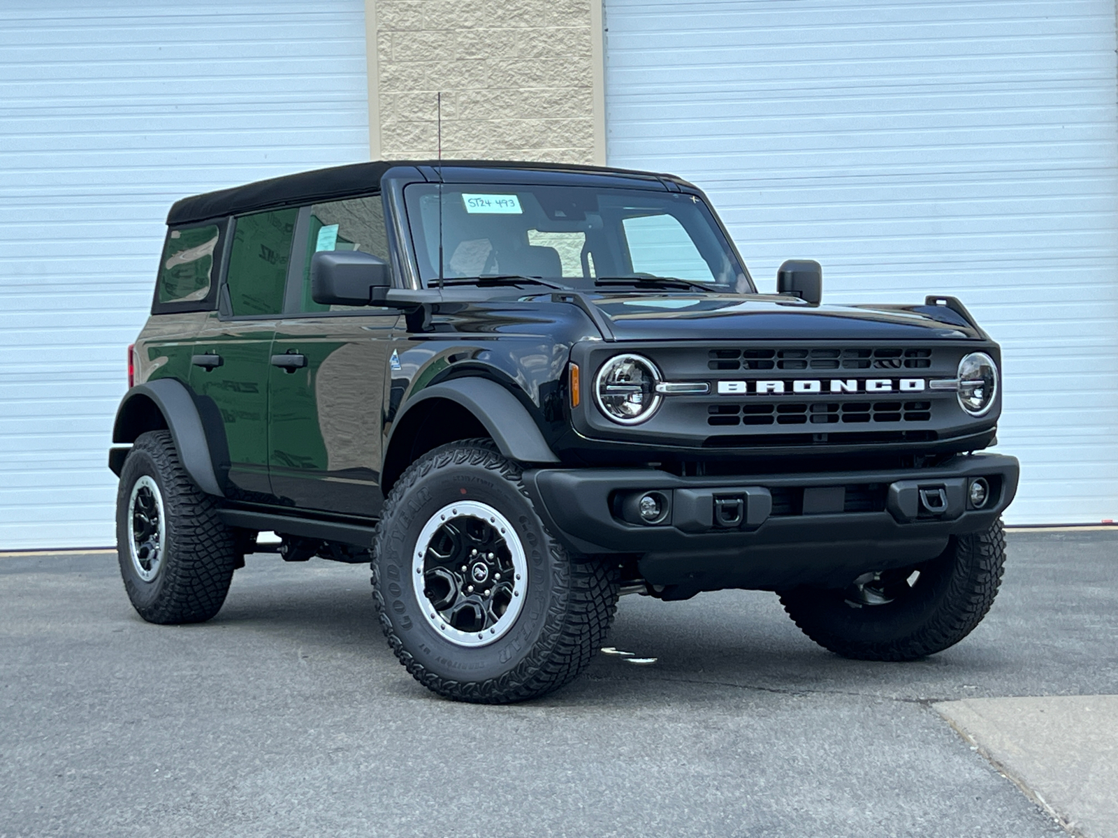 2024 Ford Bronco Black Diamond 2