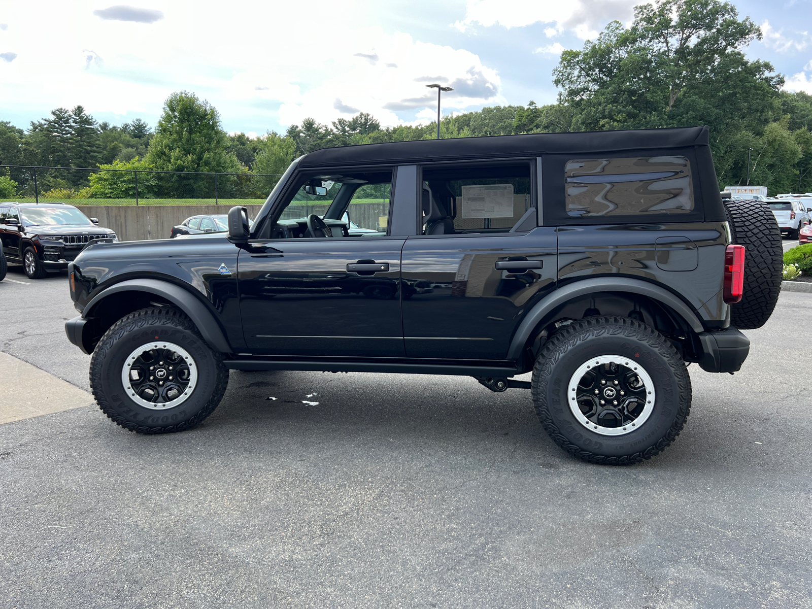 2024 Ford Bronco Black Diamond 5