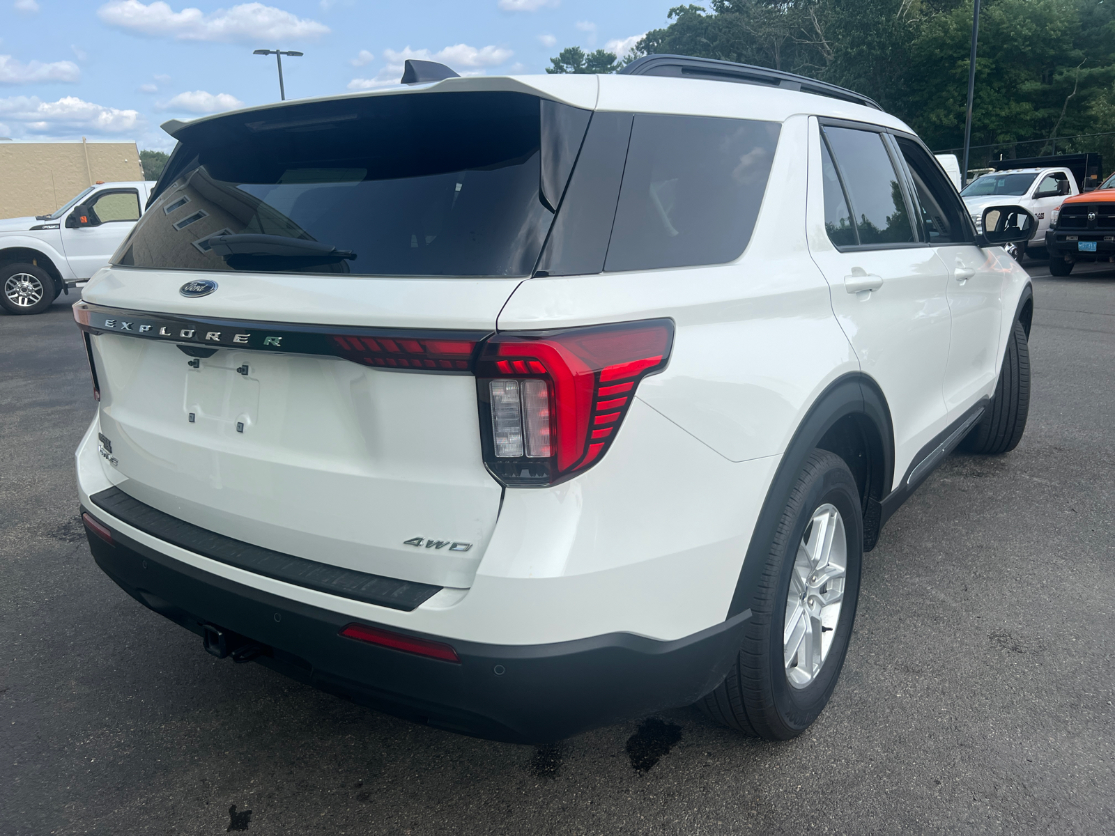 2025 Ford Explorer Active 10