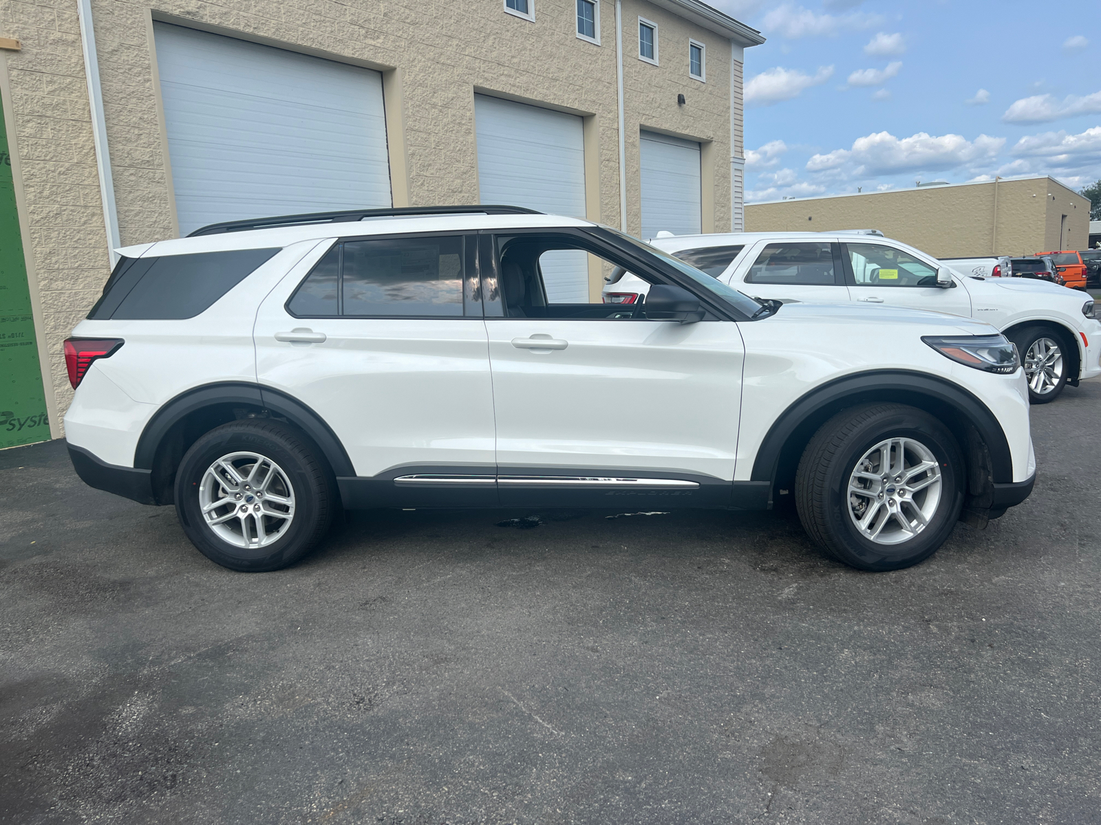 2025 Ford Explorer Active 11