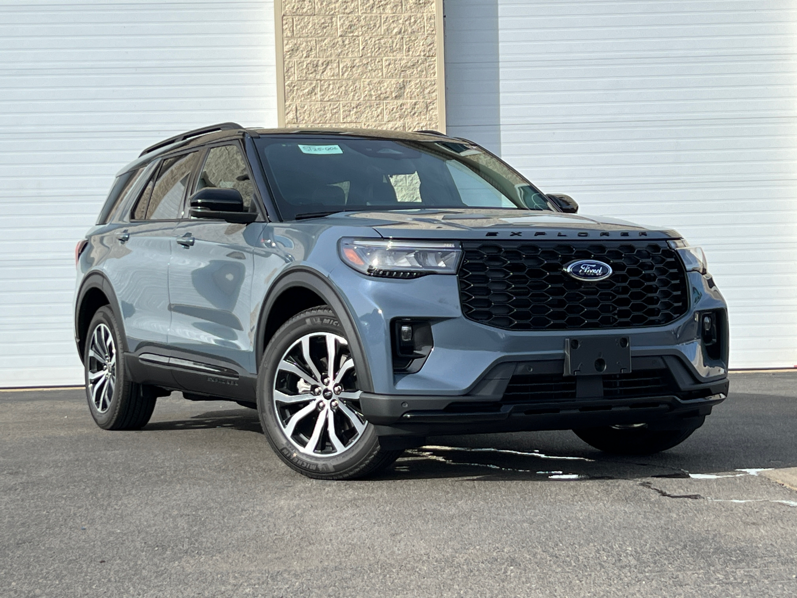 2025 Ford Explorer ST-Line 1