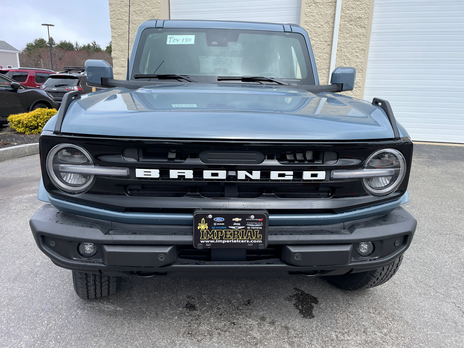 2024 Ford Bronco Outer Banks 3