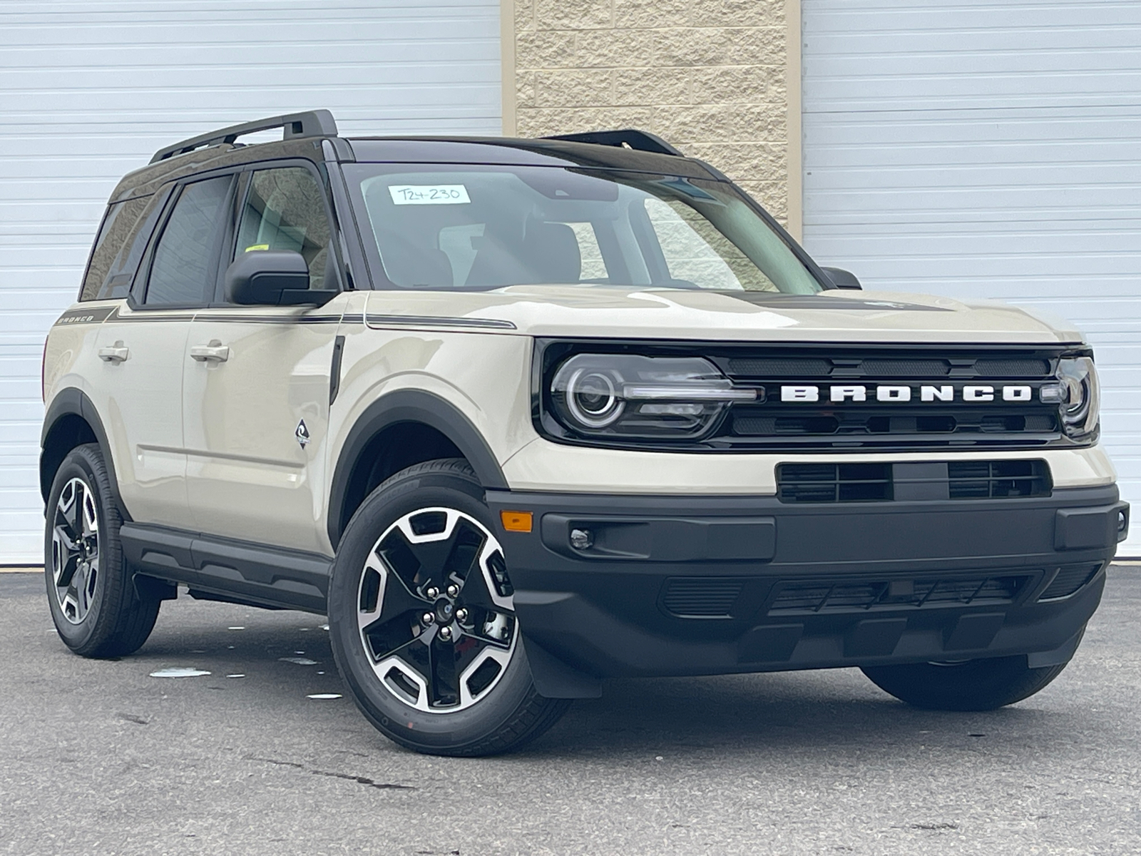 2024 Ford Bronco Sport Outer Banks 2