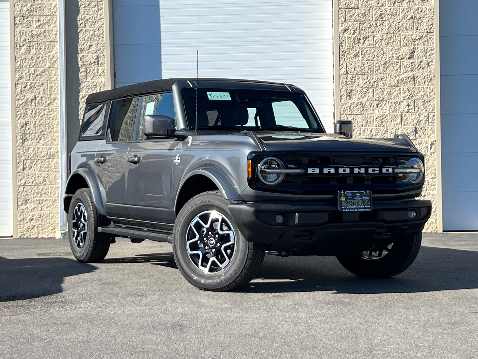 2024 Ford Bronco Outer Banks 1