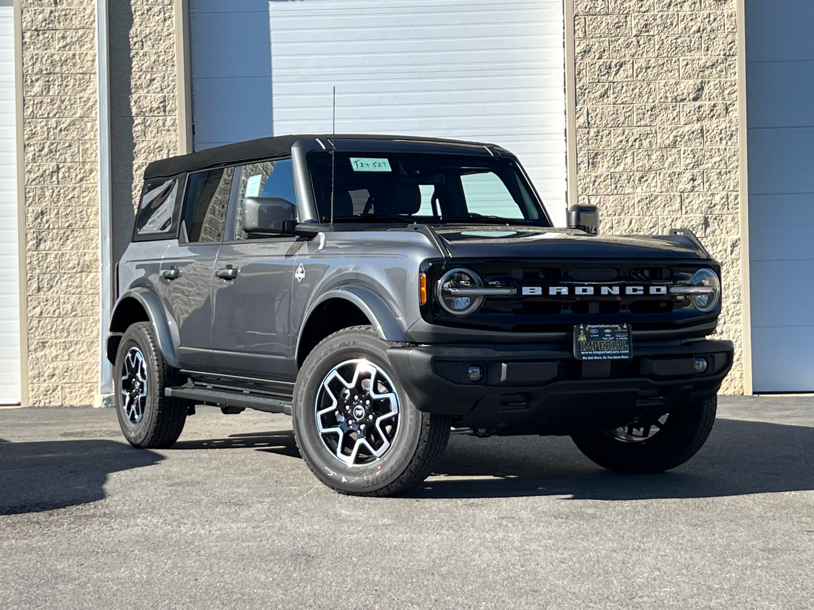 2024 Ford Bronco Outer Banks 2