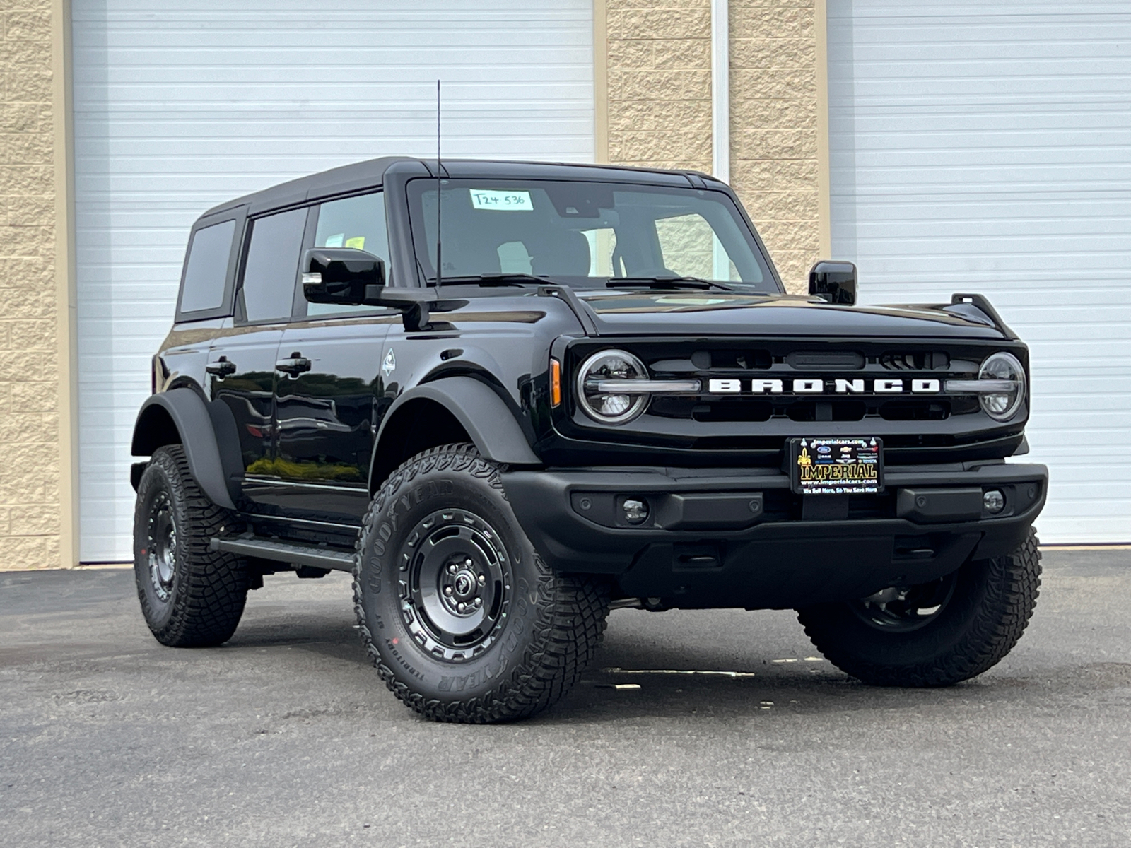 2024 Ford Bronco Outer Banks 1