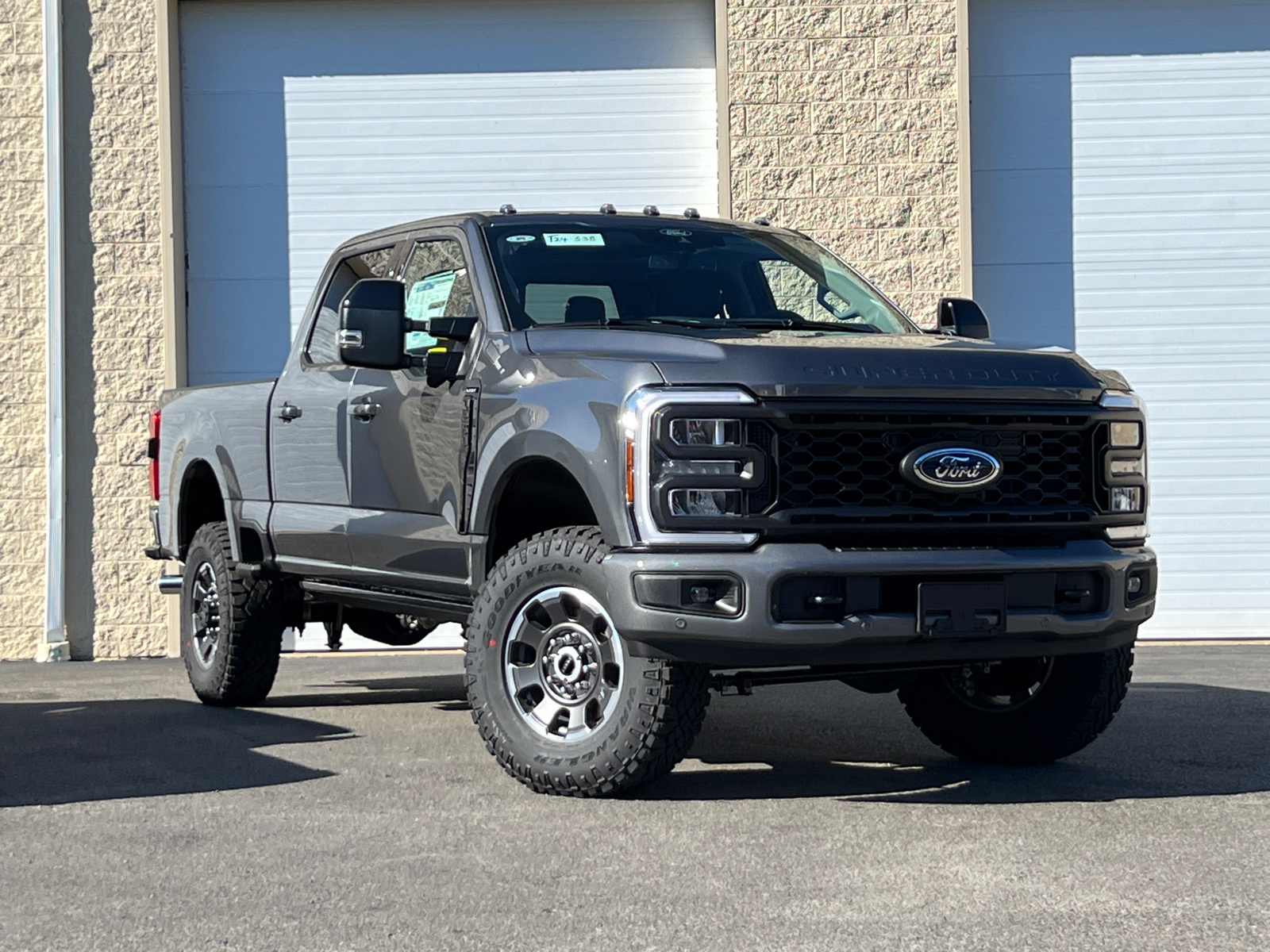 2024 Ford F-250SD Lariat 2